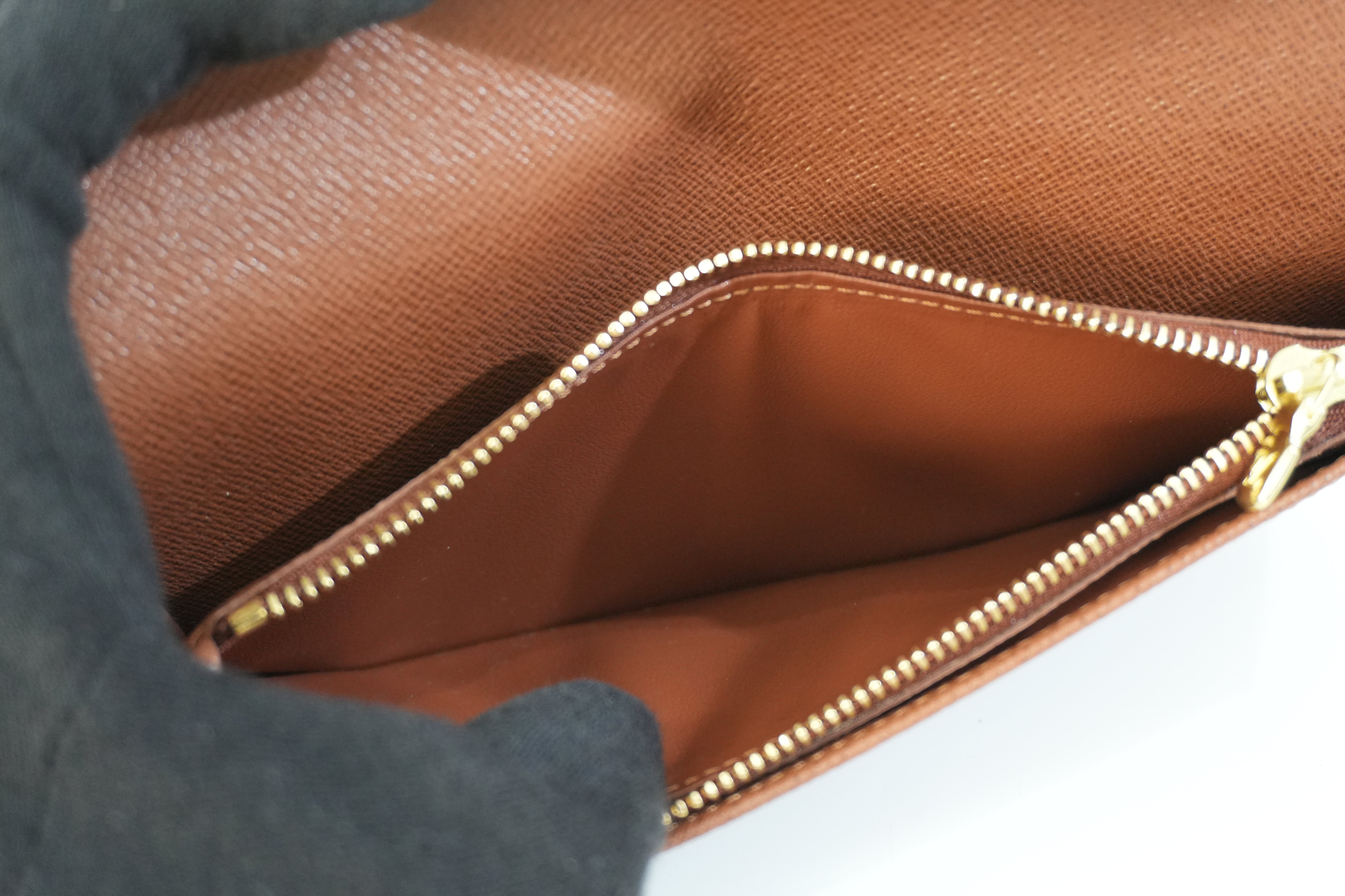 Pre-owned Louis Vuitton Monogram Brazza Wallet