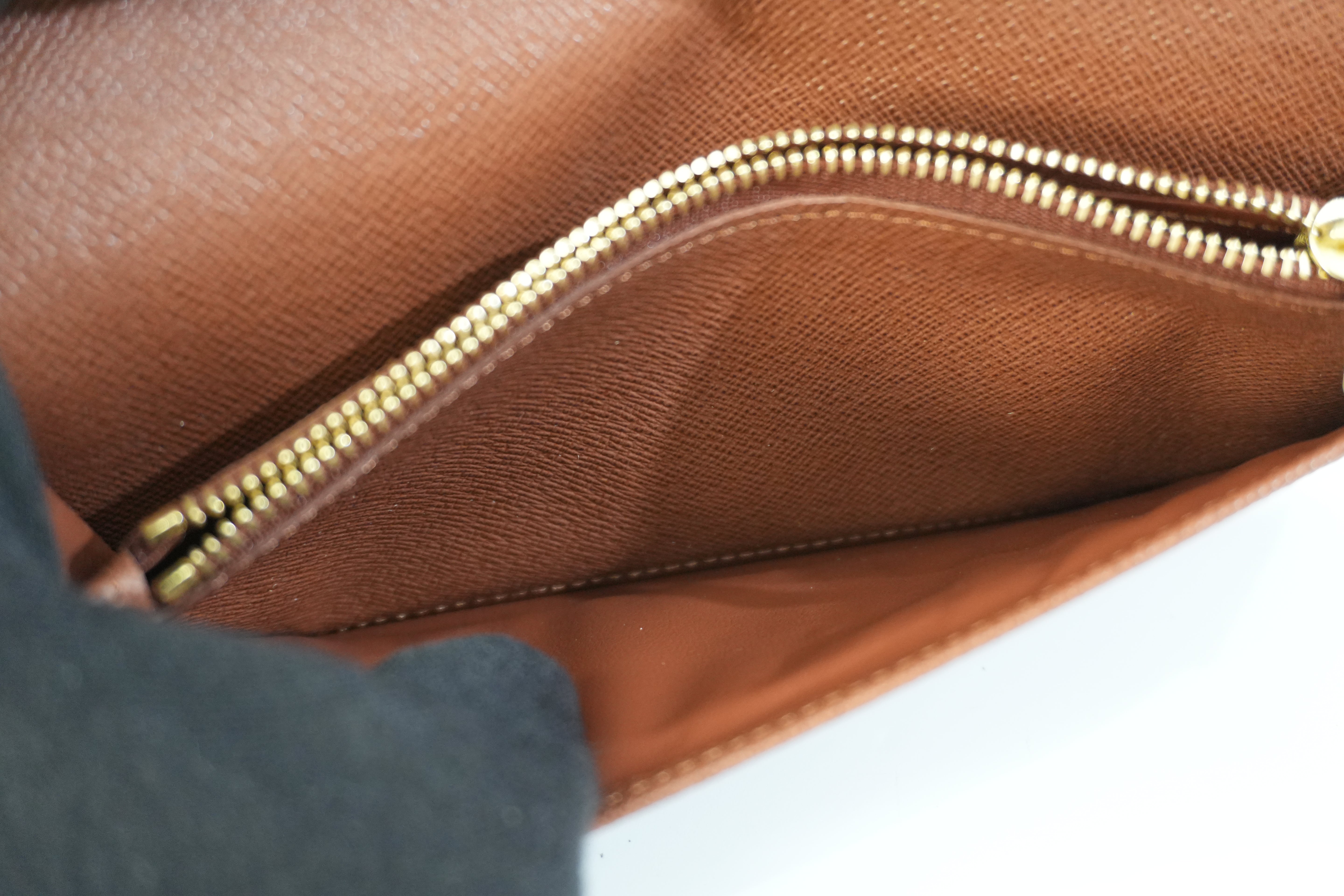 Pre-owned Louis Vuitton Monogram Brazza Wallet