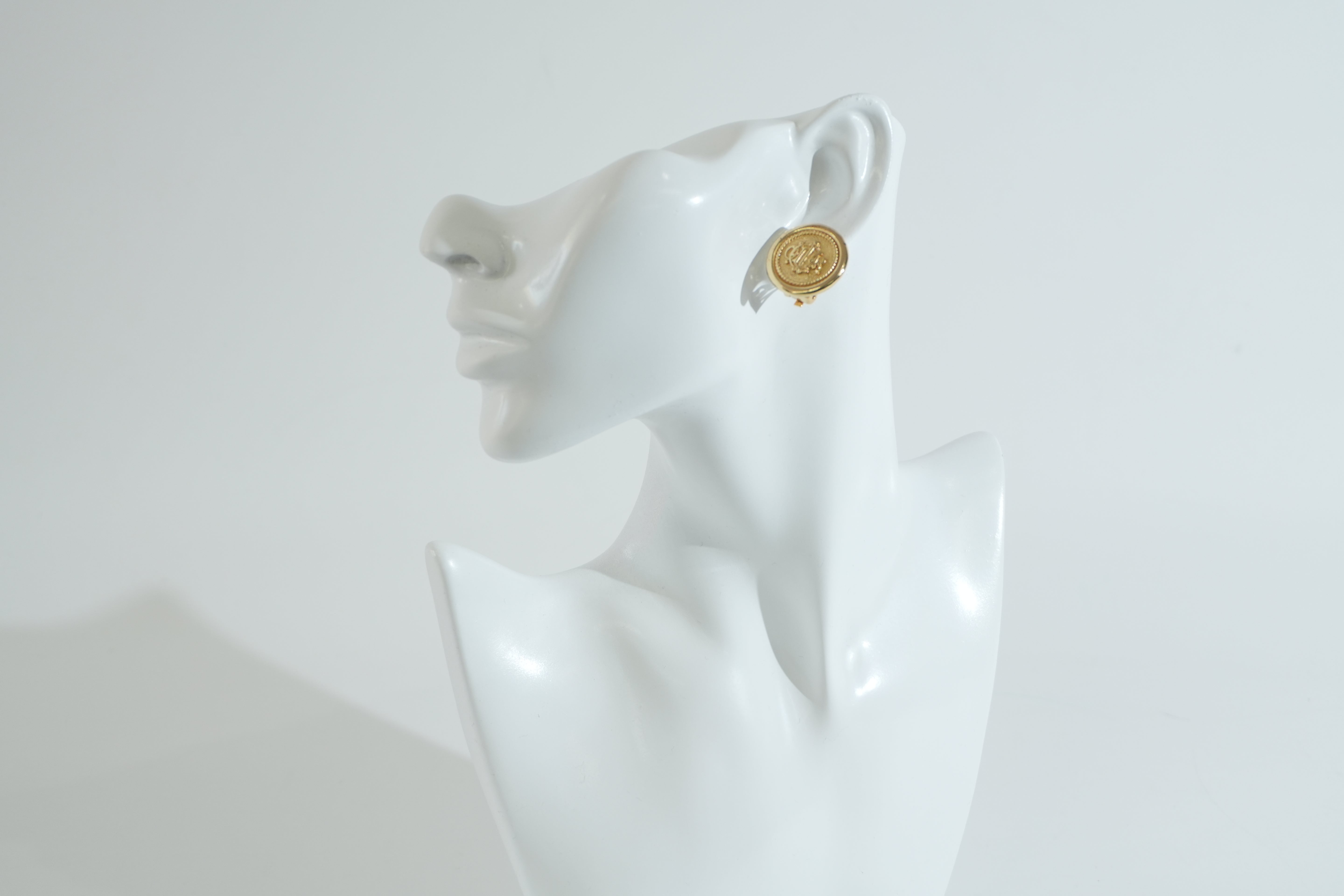 Pre-owned Dior Clip on Earrings Gold tone