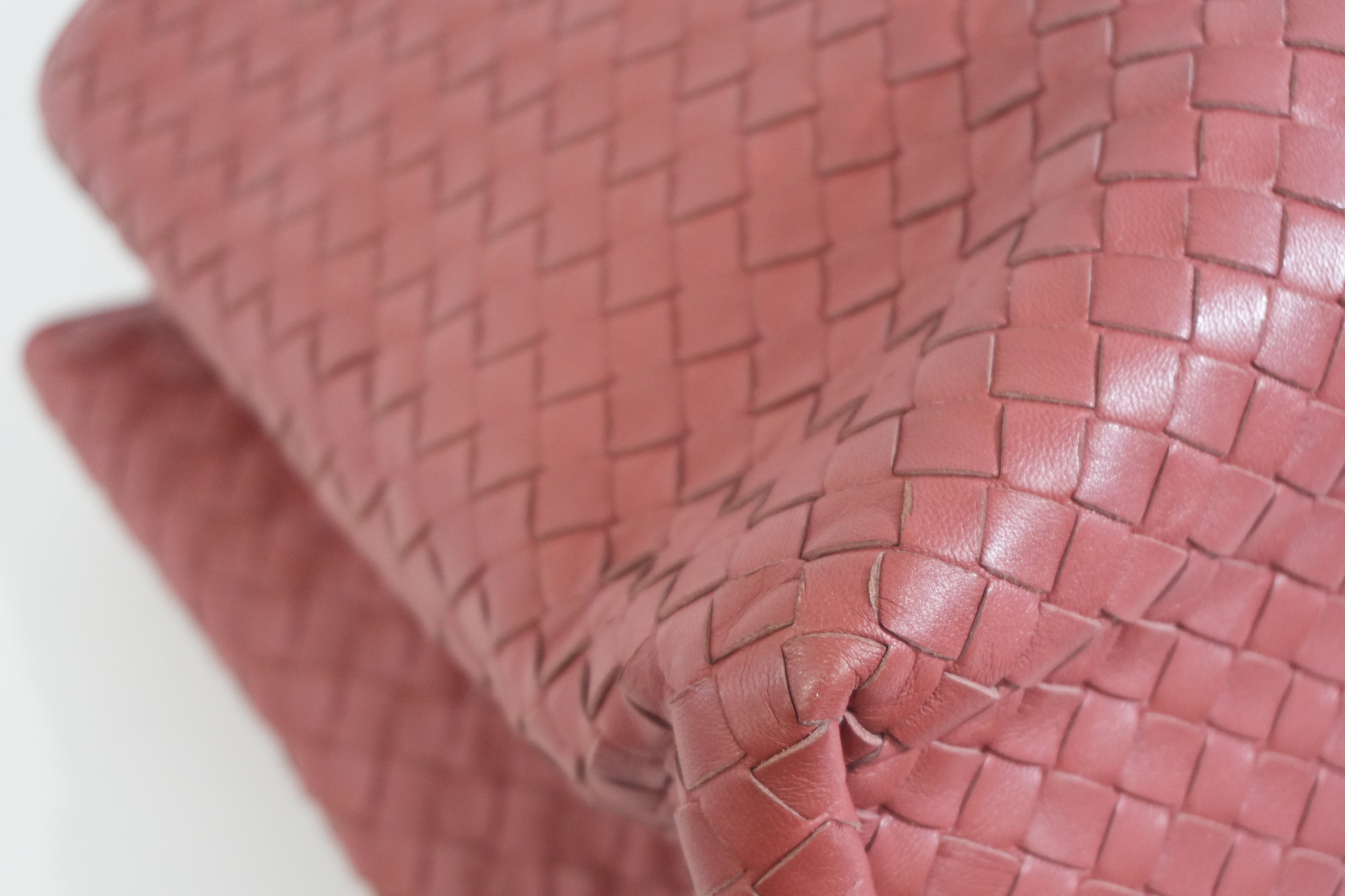 Pre-owned Bottega Intreciatto Shoulder Bag Pink