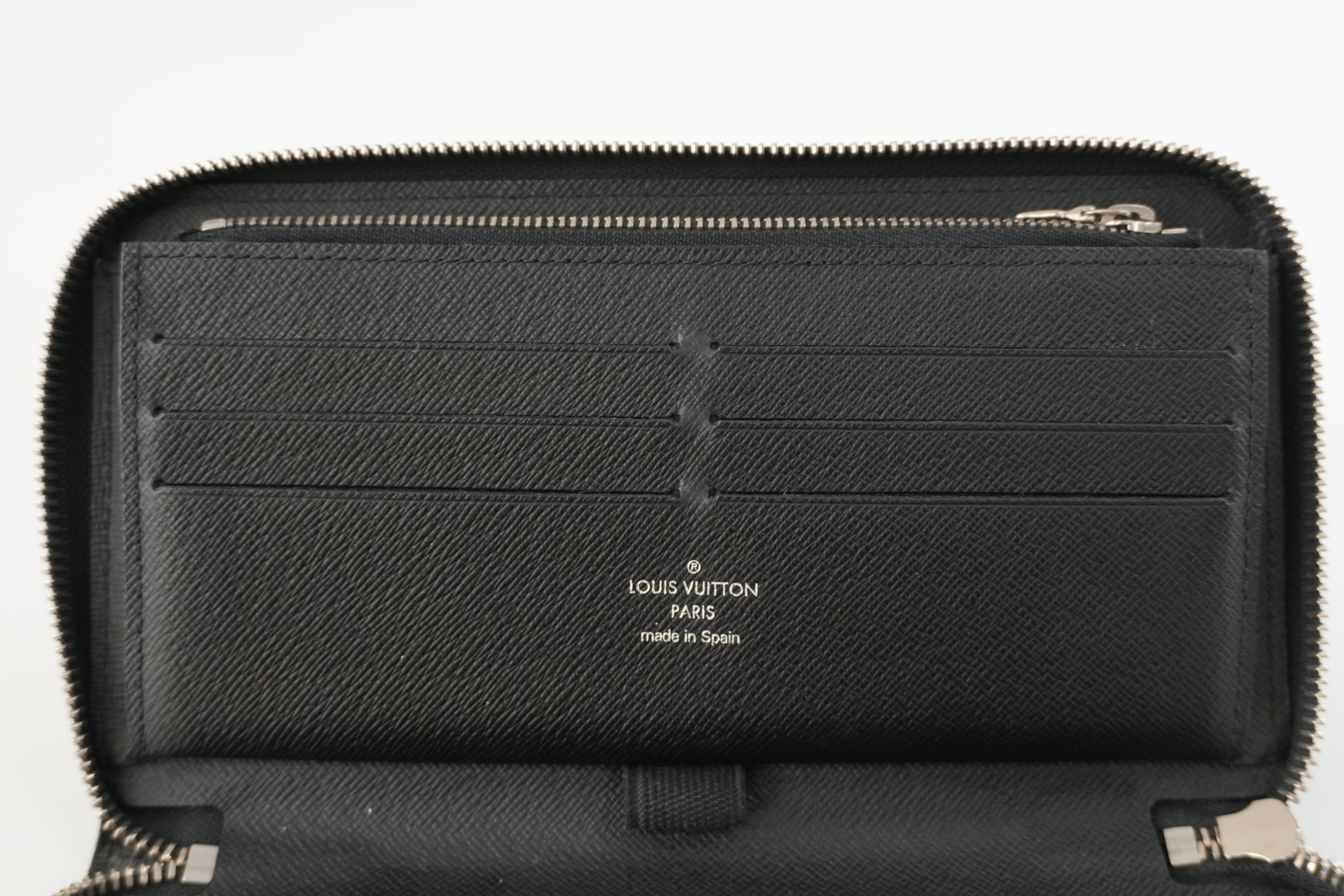 Louis Vuitton Epi Zippy Organizer Wallet Black Used