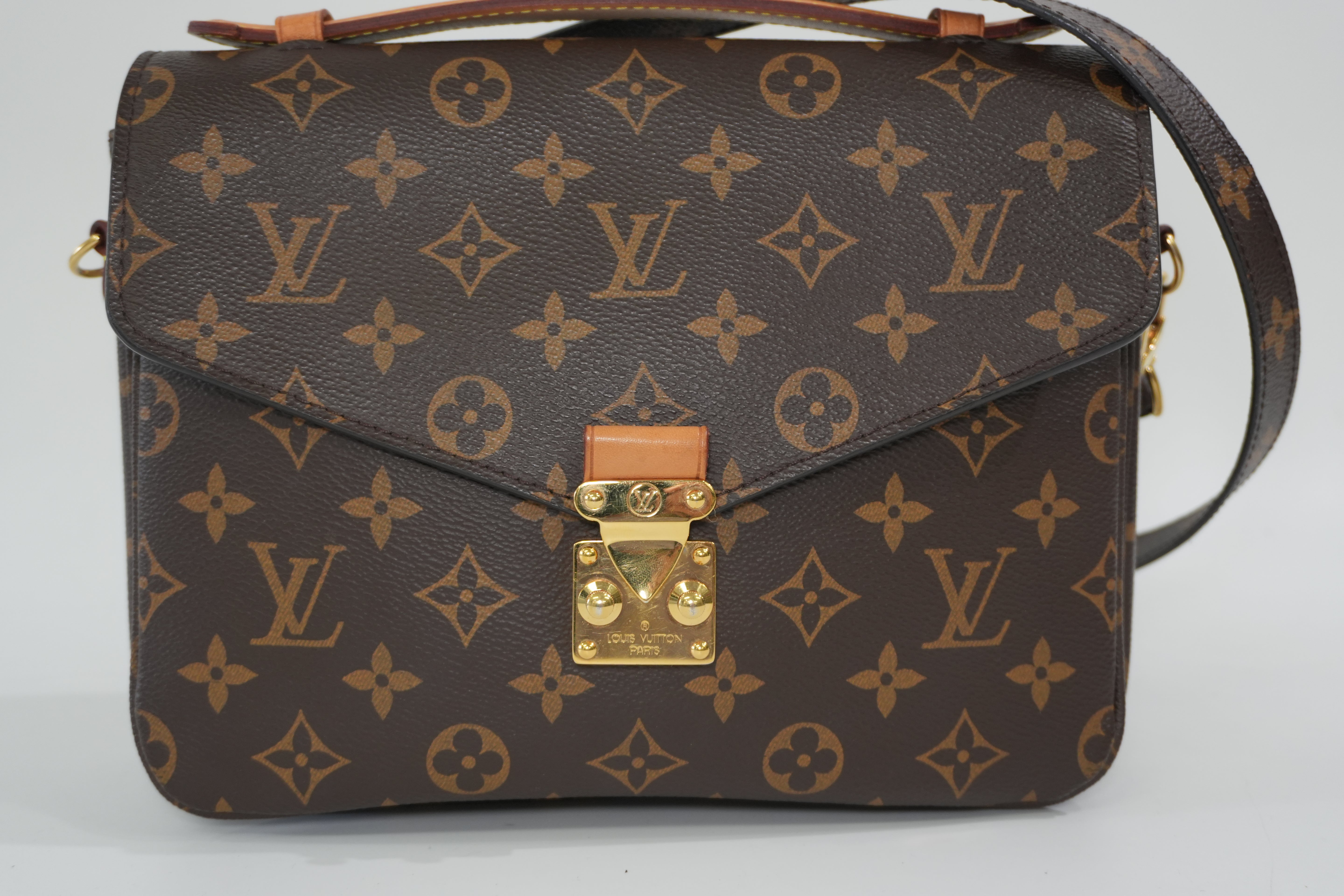 Pre-owned Louis Vuitton Monogram Pochette Metis Shoulder Bag