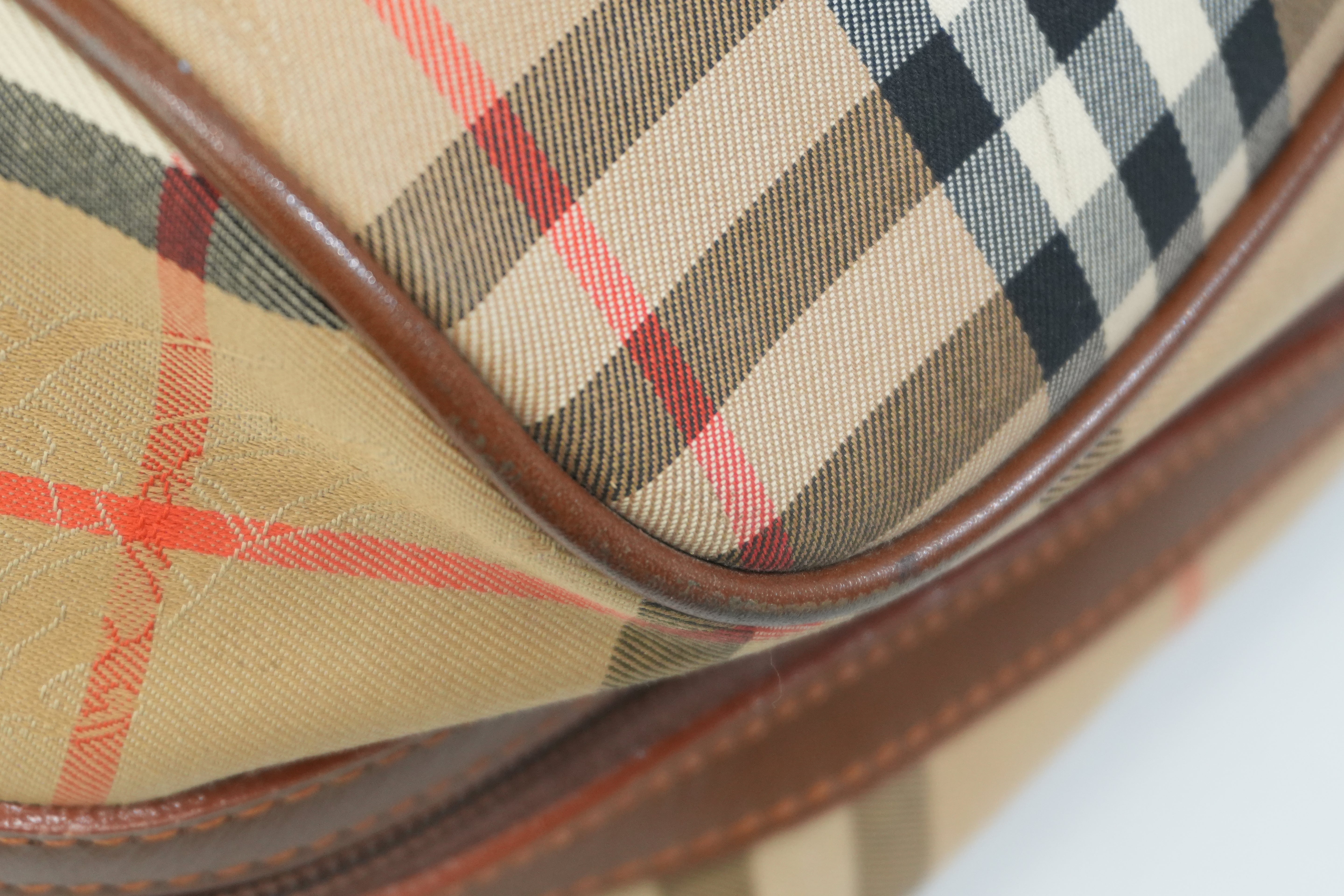 Pre-owned Burberry Haymarket Boston Bag Size 40