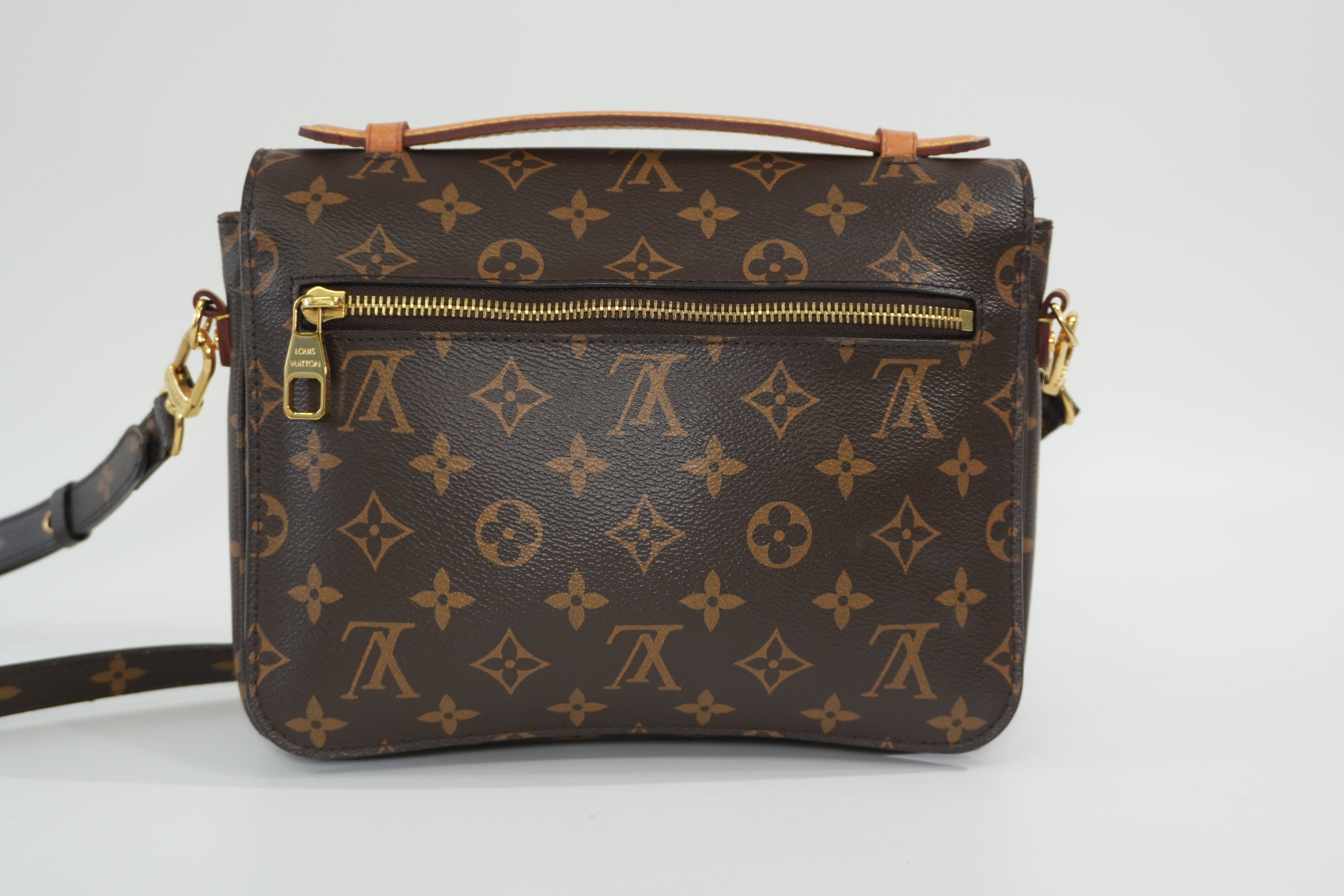 Pre-owned Louis Vuitton Monogram Pochette Metis Shoulder Bag