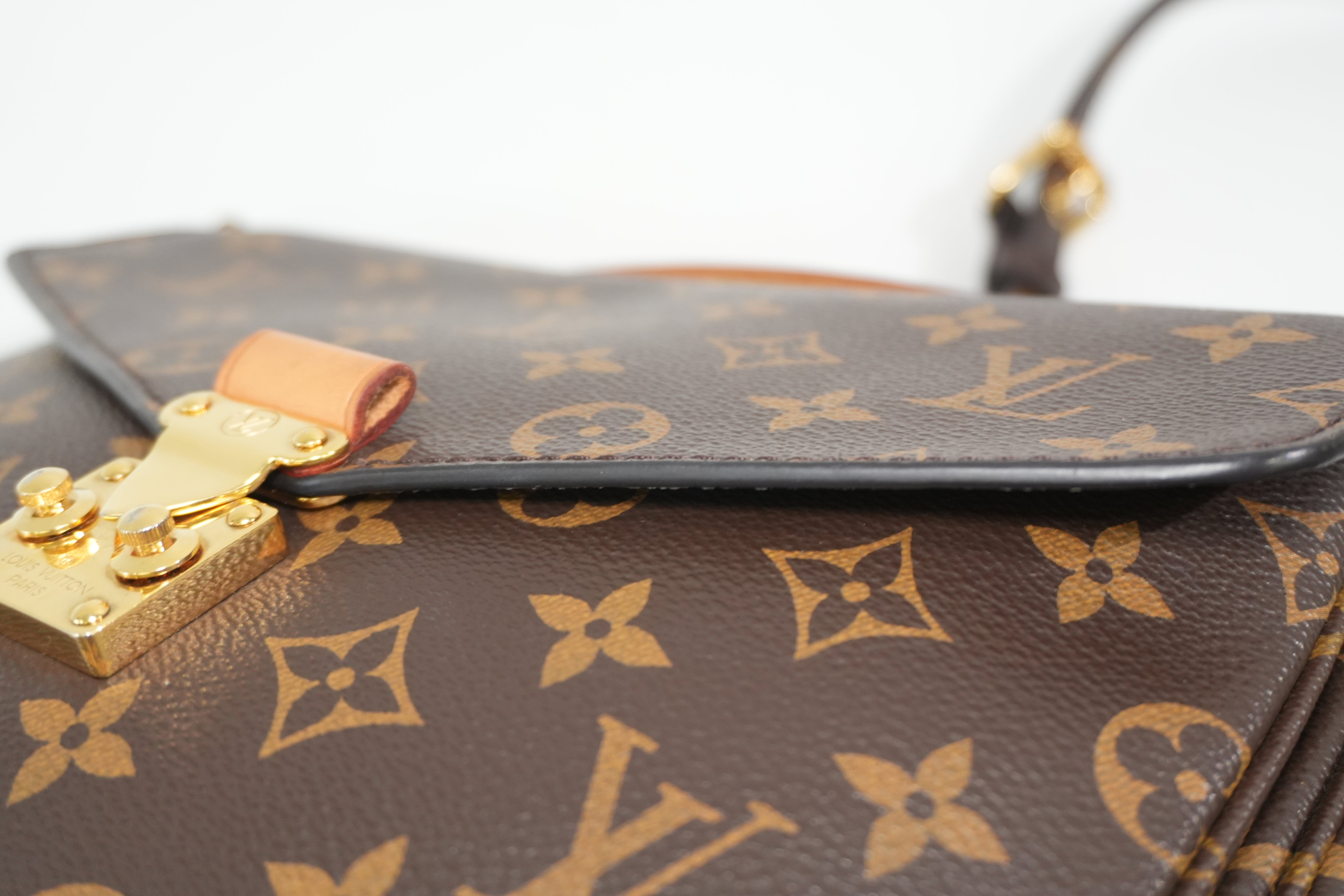 Pre-owned Louis Vuitton Monogram Pochette Metis Shoulder Bag