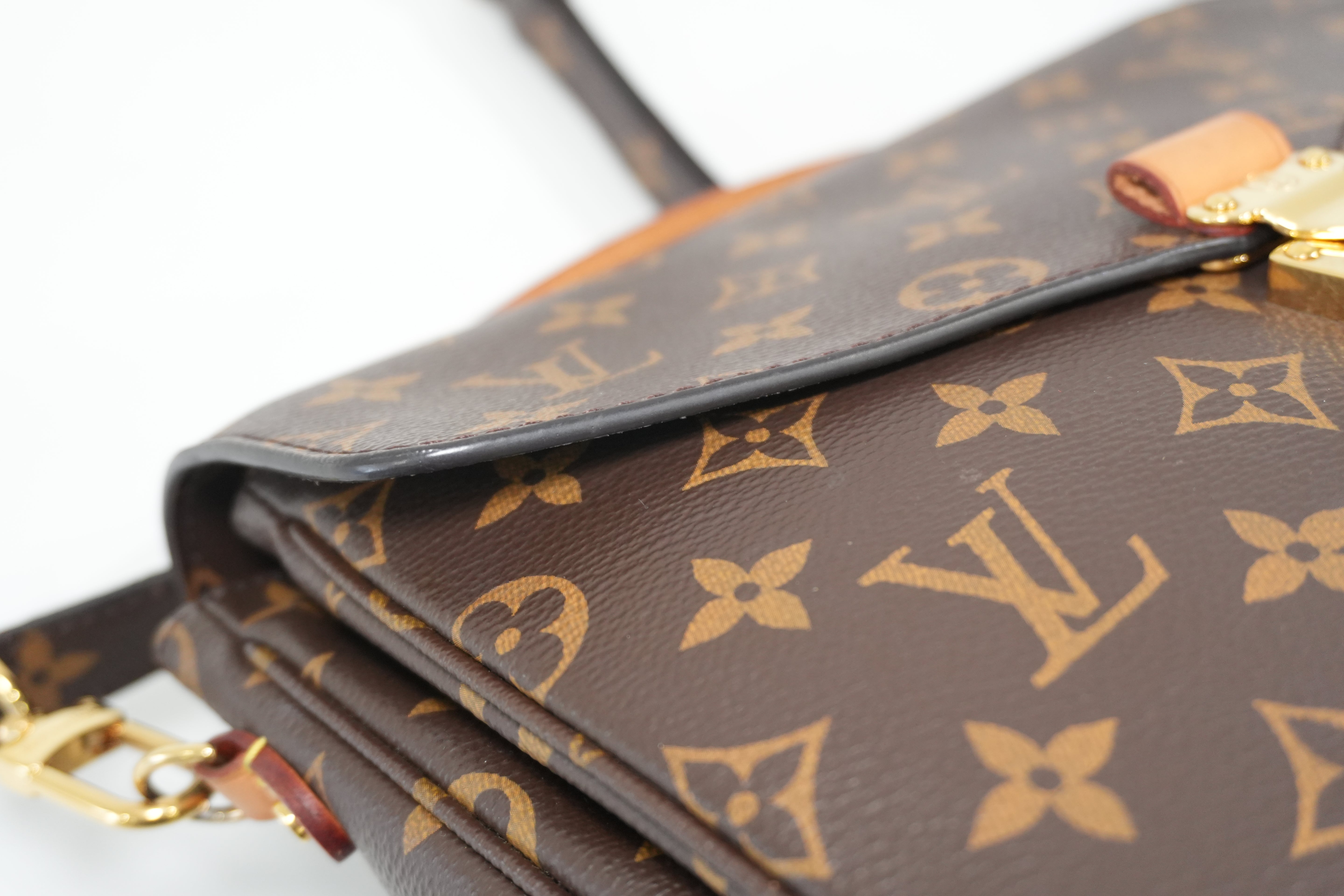 Pre-owned Louis Vuitton Monogram Pochette Metis Shoulder Bag