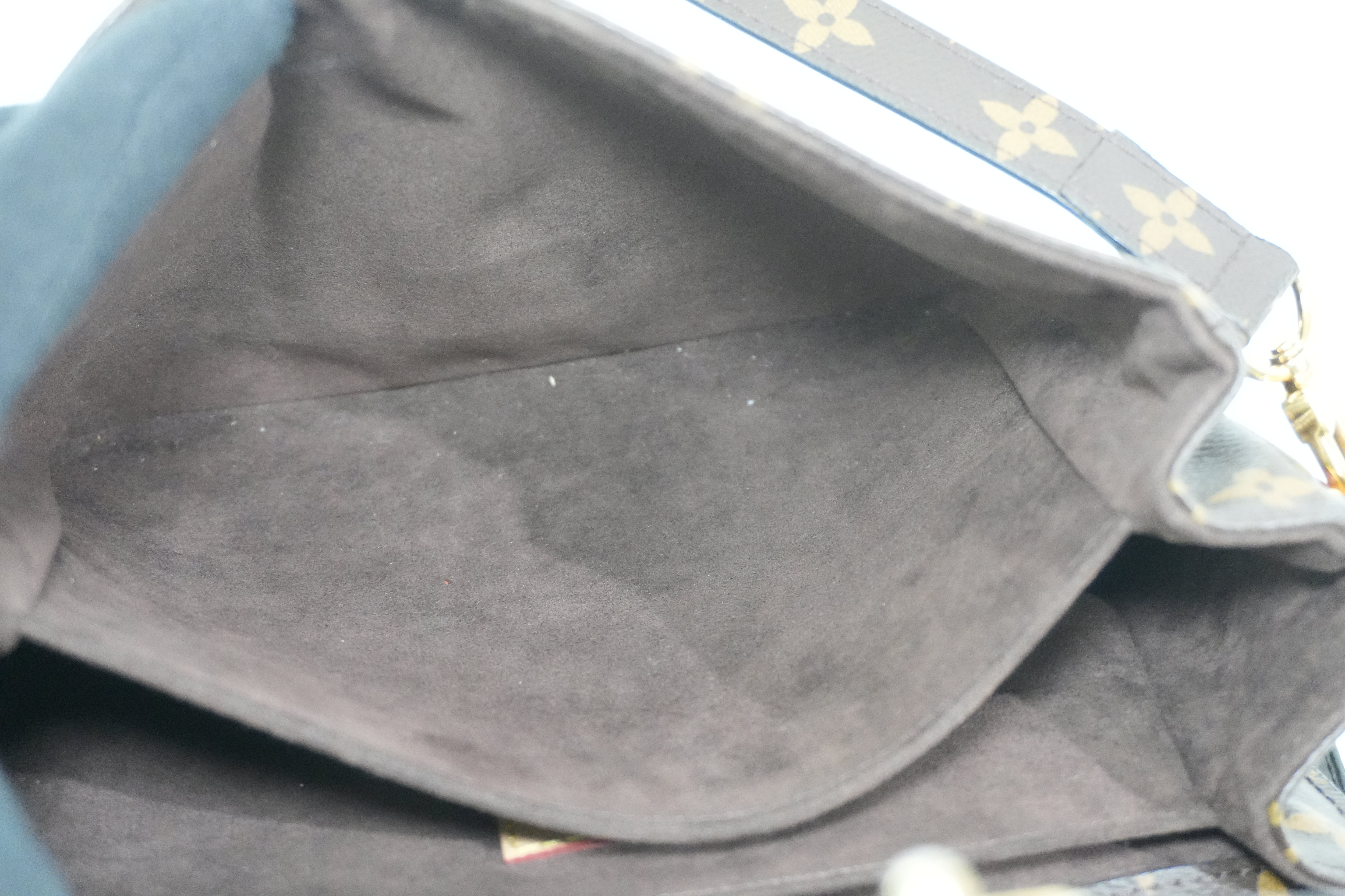 Pre-owned Louis Vuitton Monogram Pochette Metis Shoulder Bag