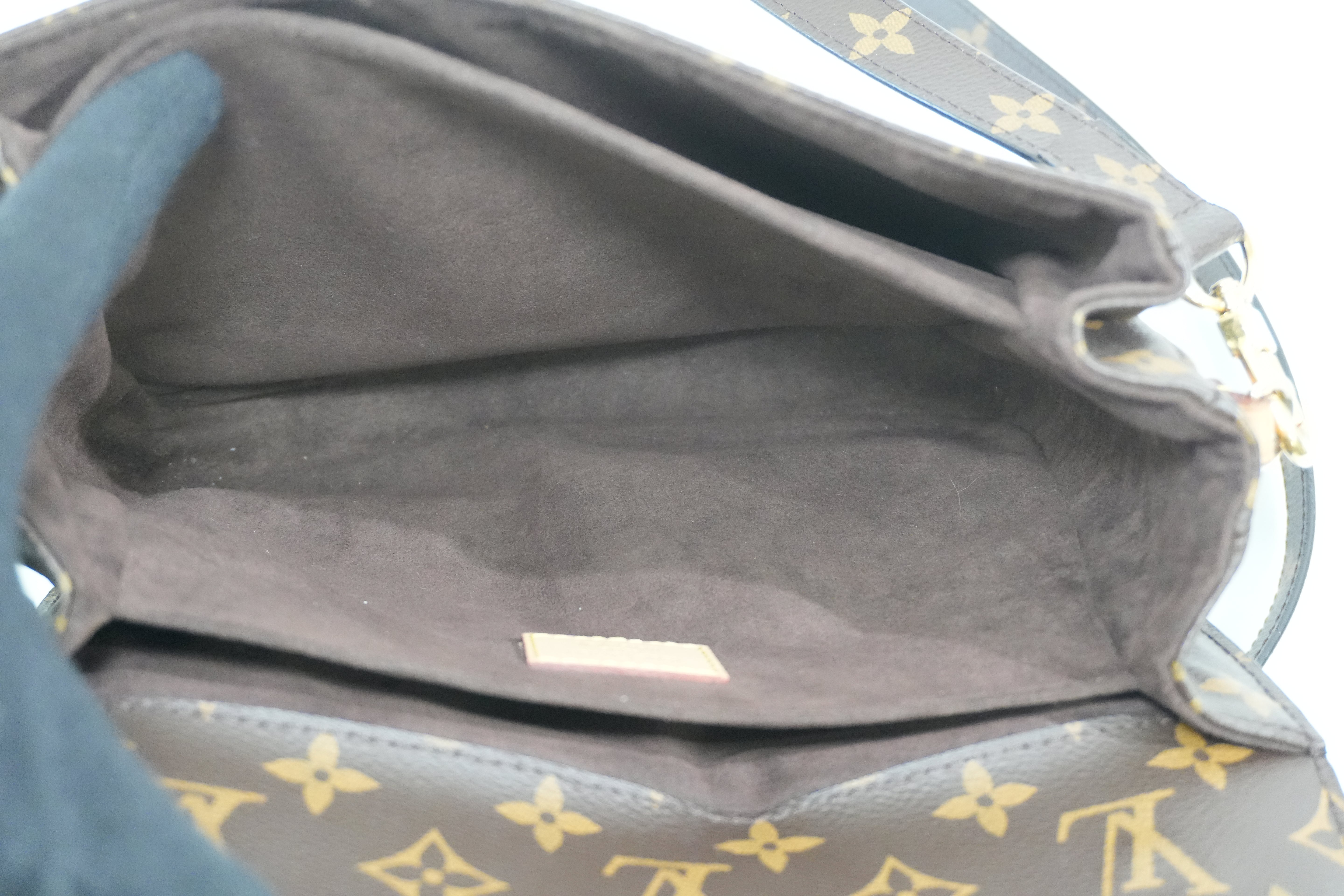 Pre-owned Louis Vuitton Monogram Pochette Metis Shoulder Bag