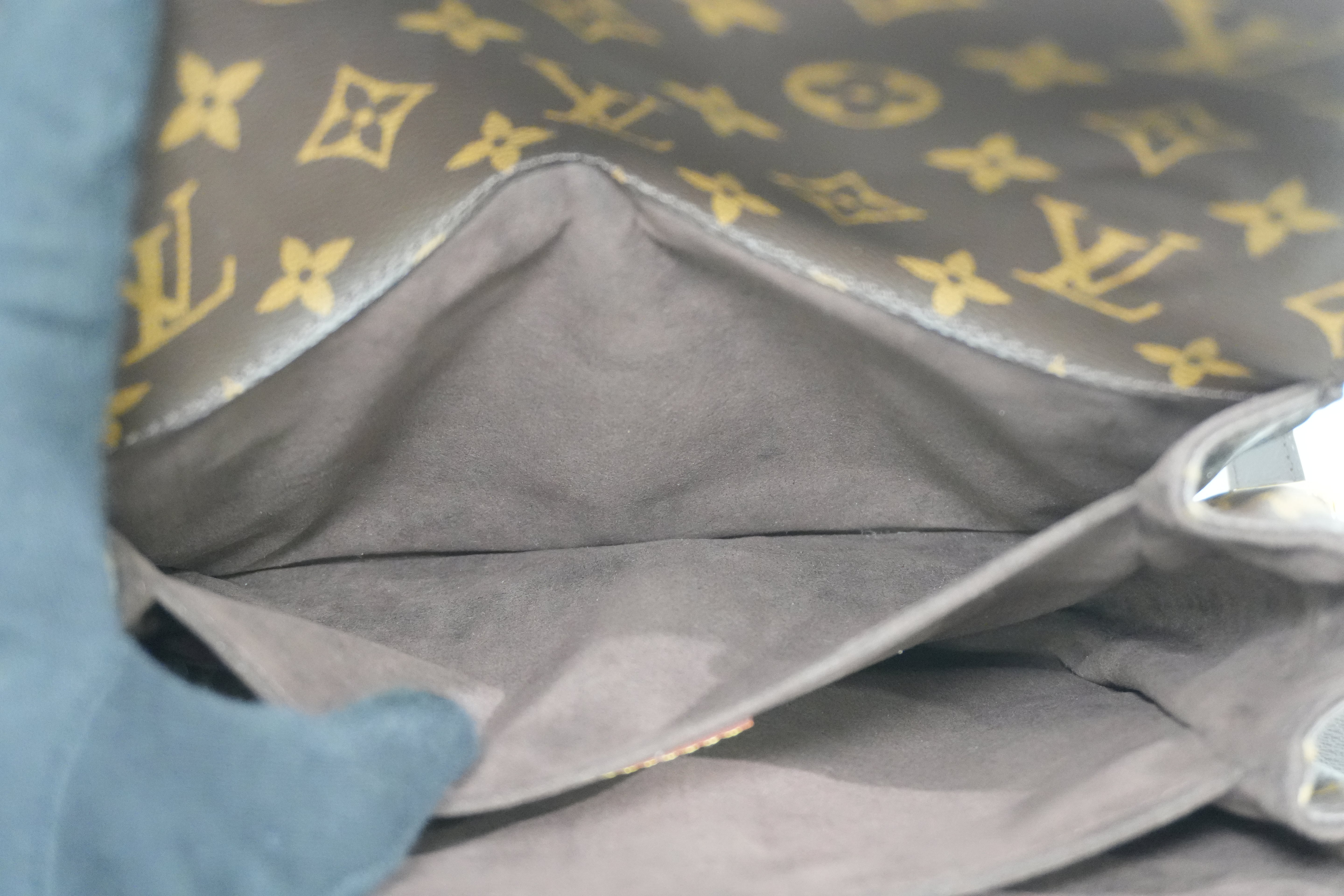 Pre-owned Louis Vuitton Monogram Pochette Metis Shoulder Bag