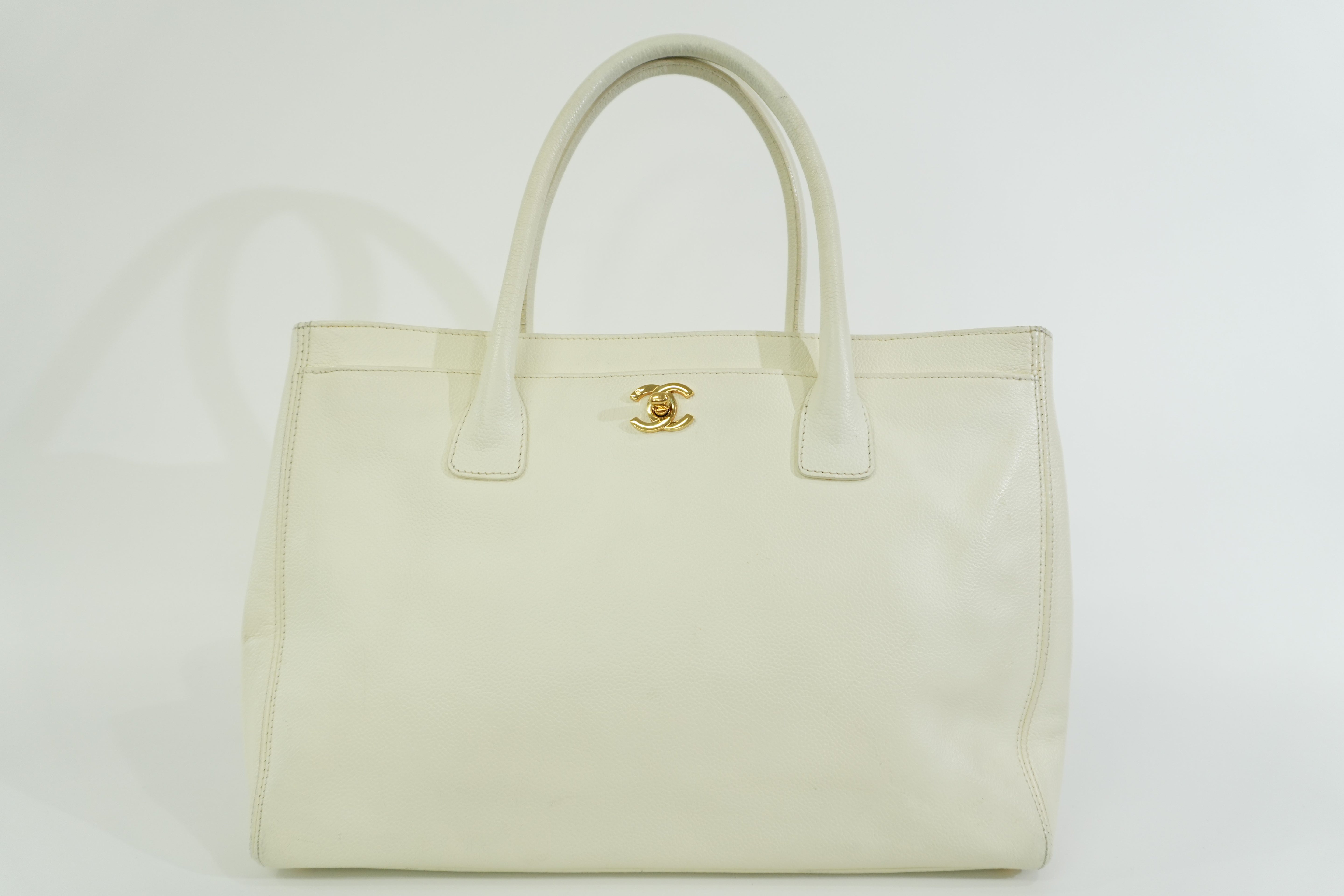 Pre-owned Chanel Caviar Skin Tote Bag White