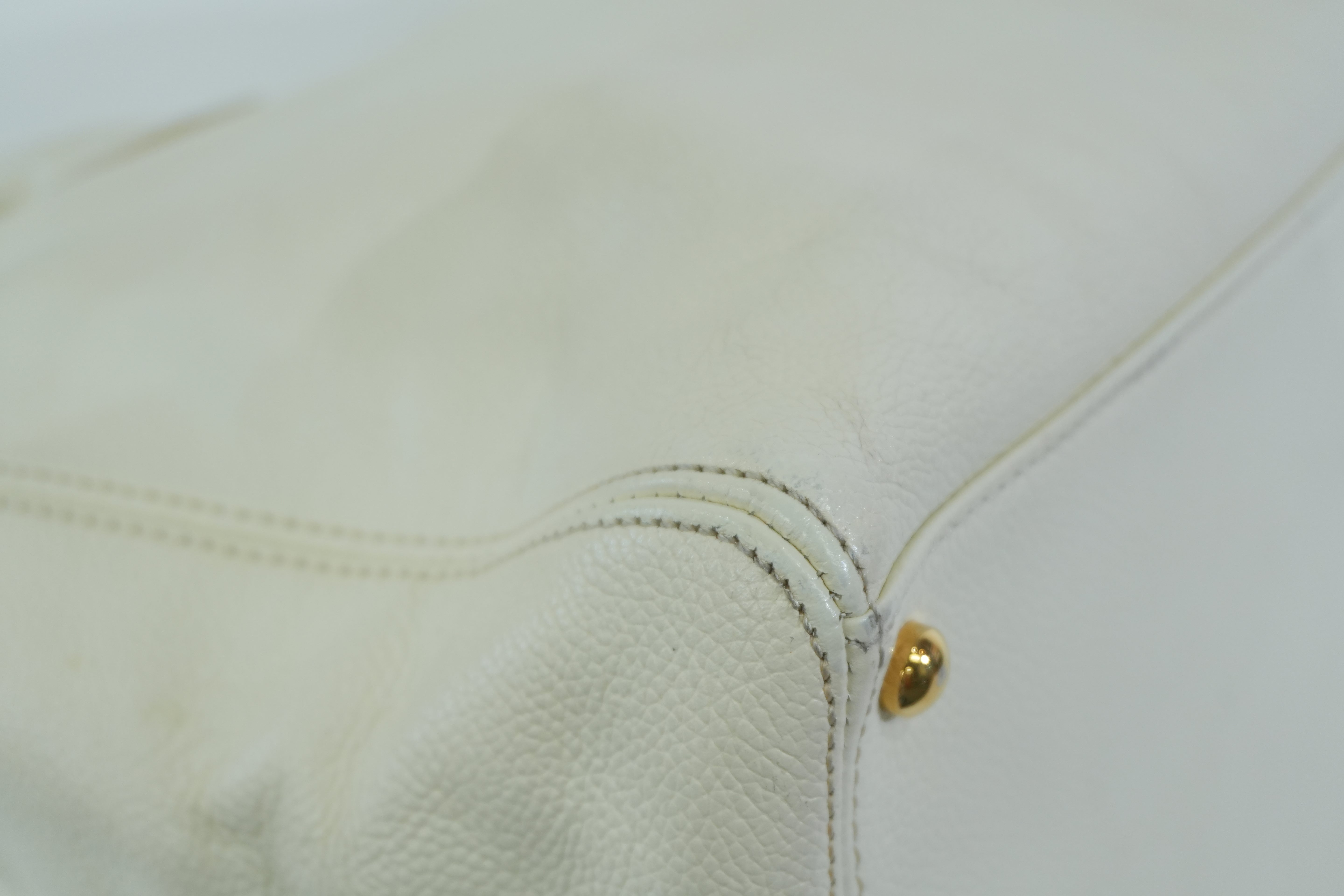 Pre-owned Chanel Caviar Skin Tote Bag White