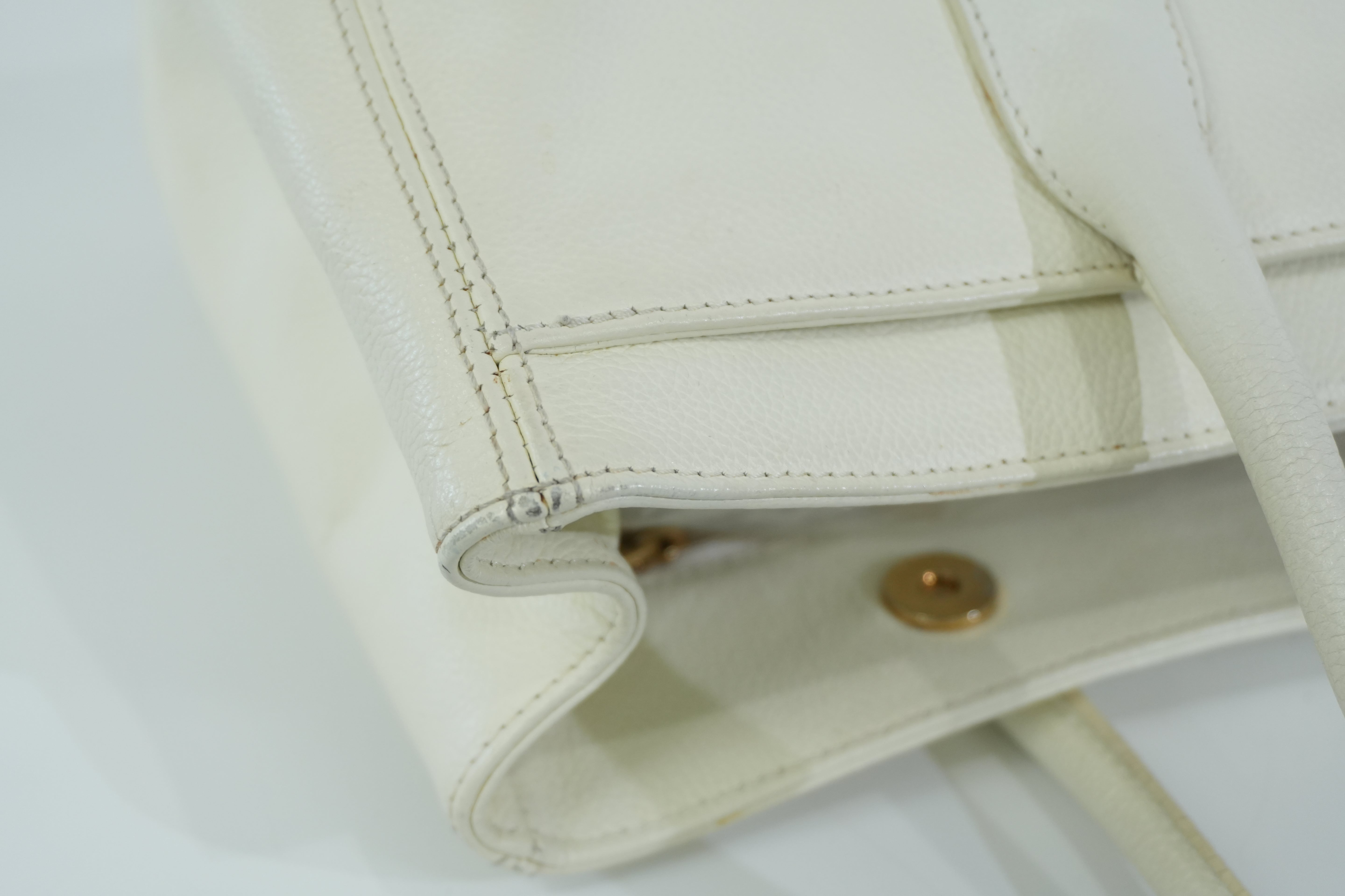 Pre-owned Chanel Caviar Skin Tote Bag White