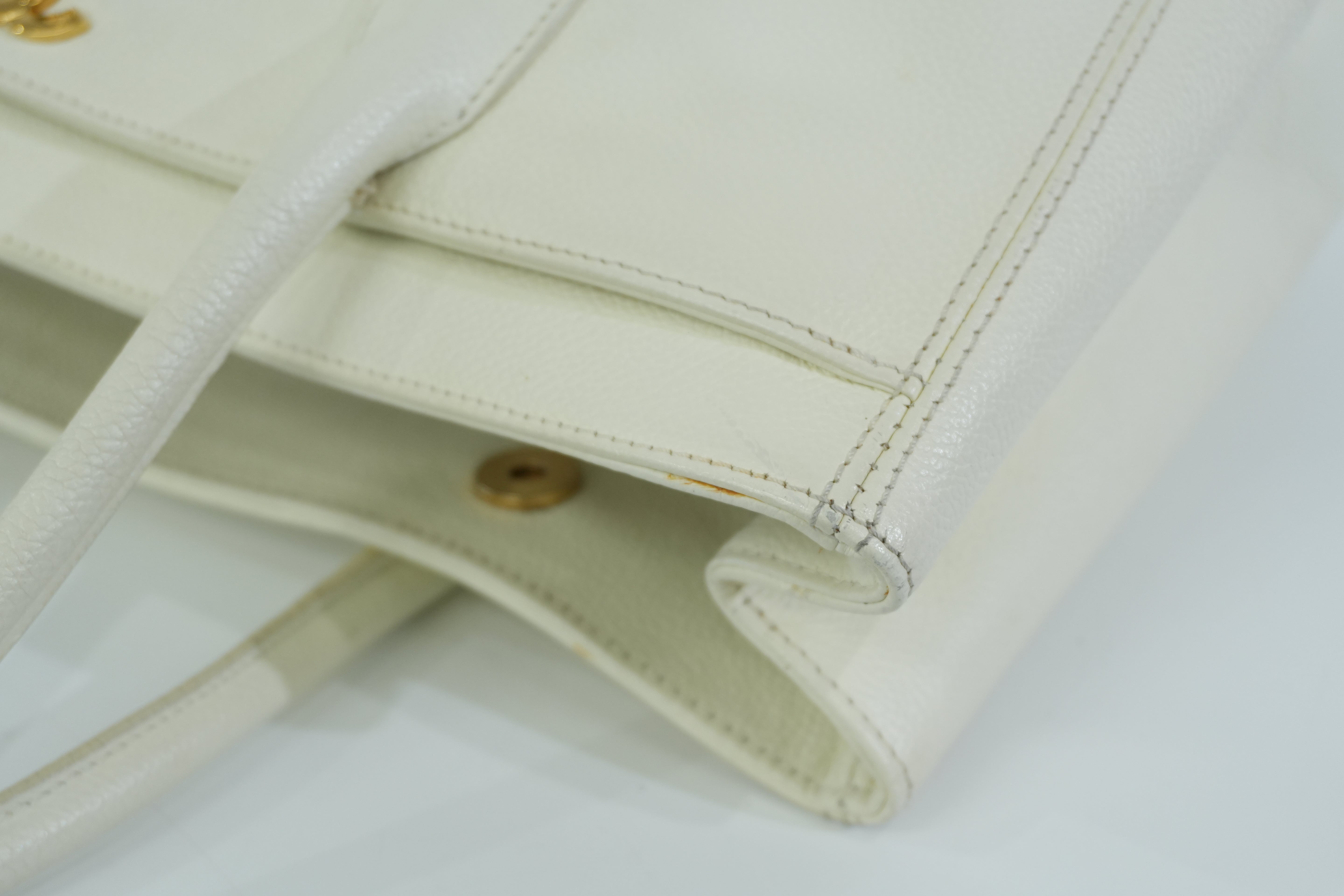 Pre-owned Chanel Caviar Skin Tote Bag White