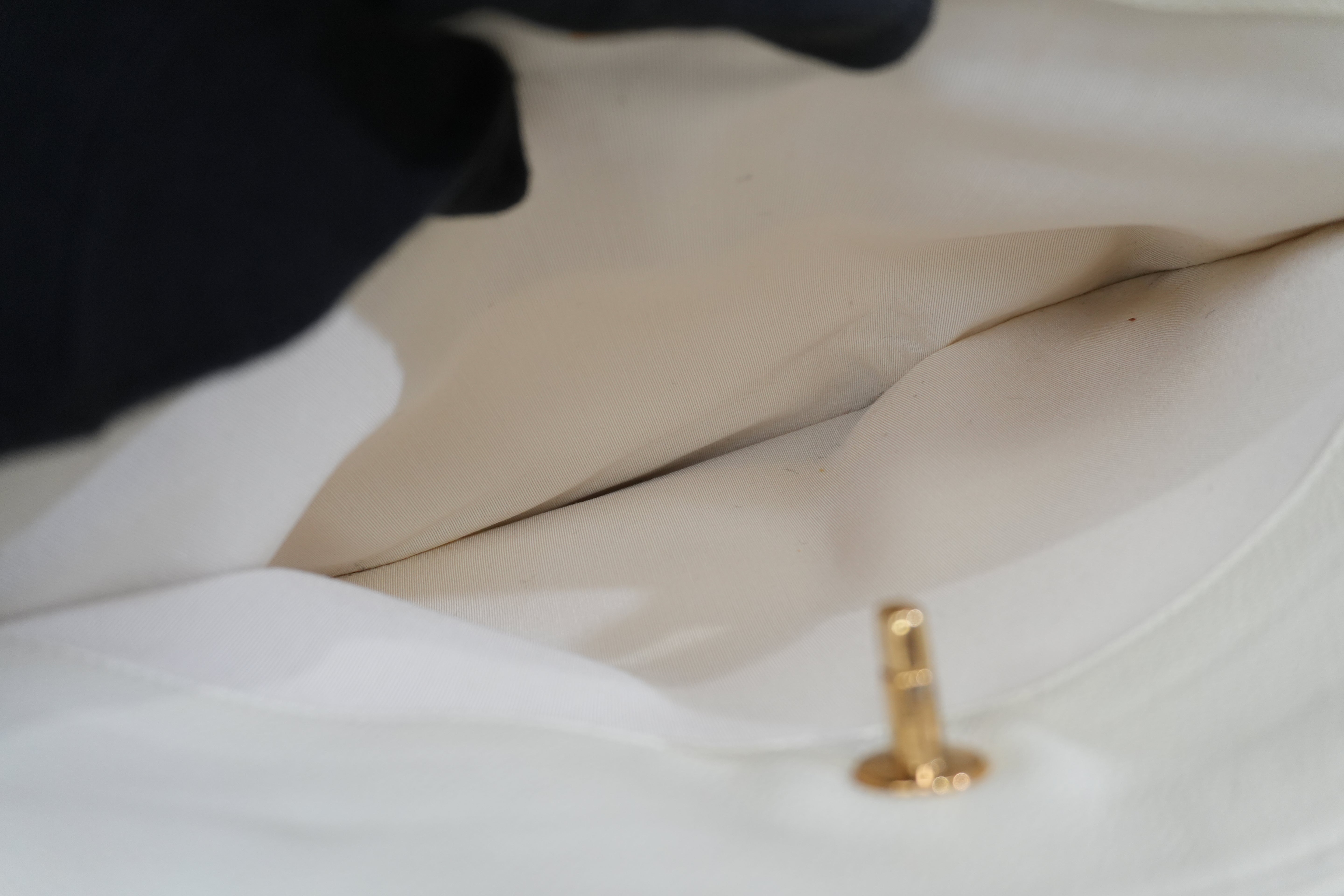 Pre-owned Chanel Caviar Skin Tote Bag White