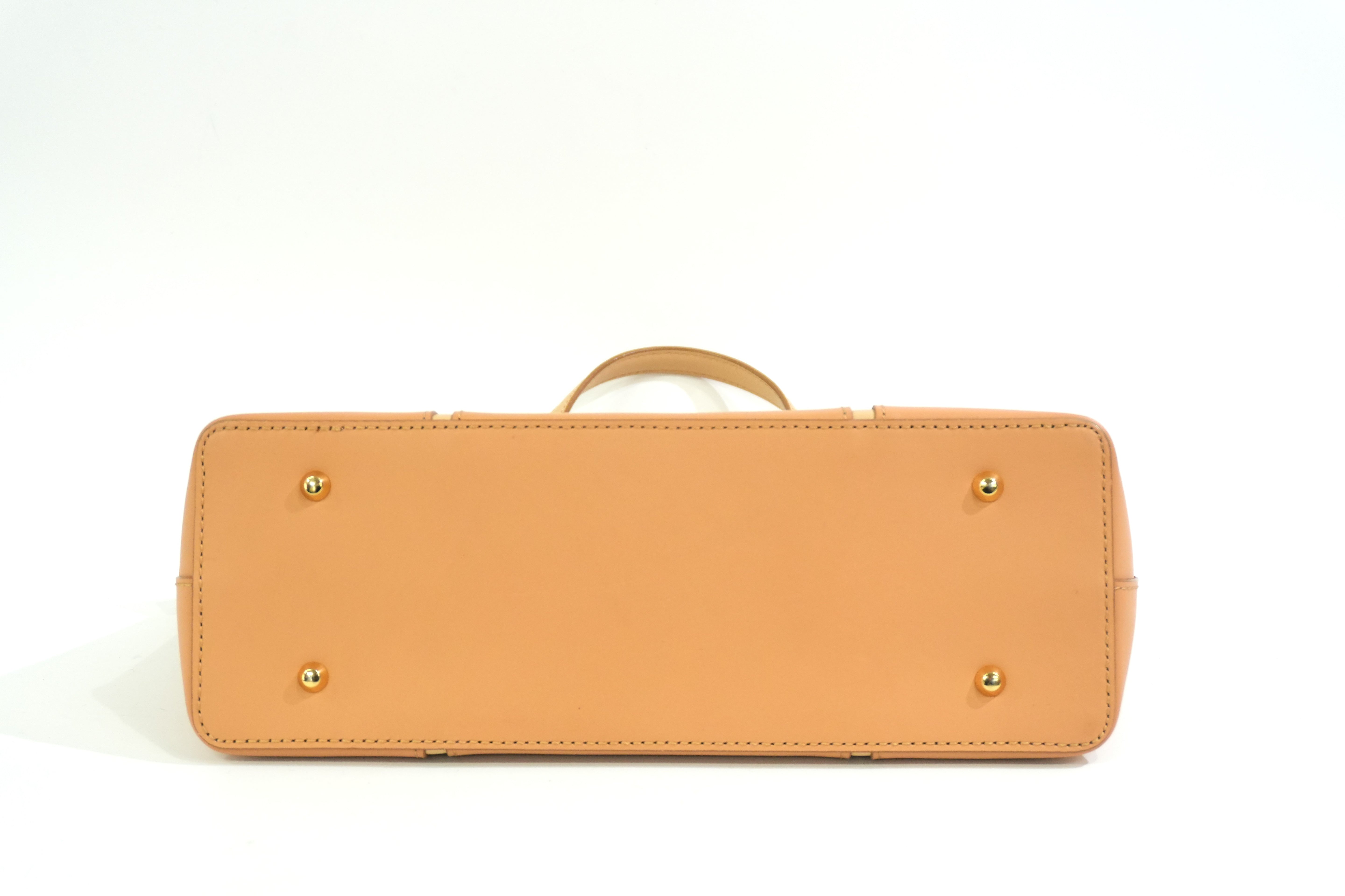 Pre-owned Burberry Handbag Beige Gold
