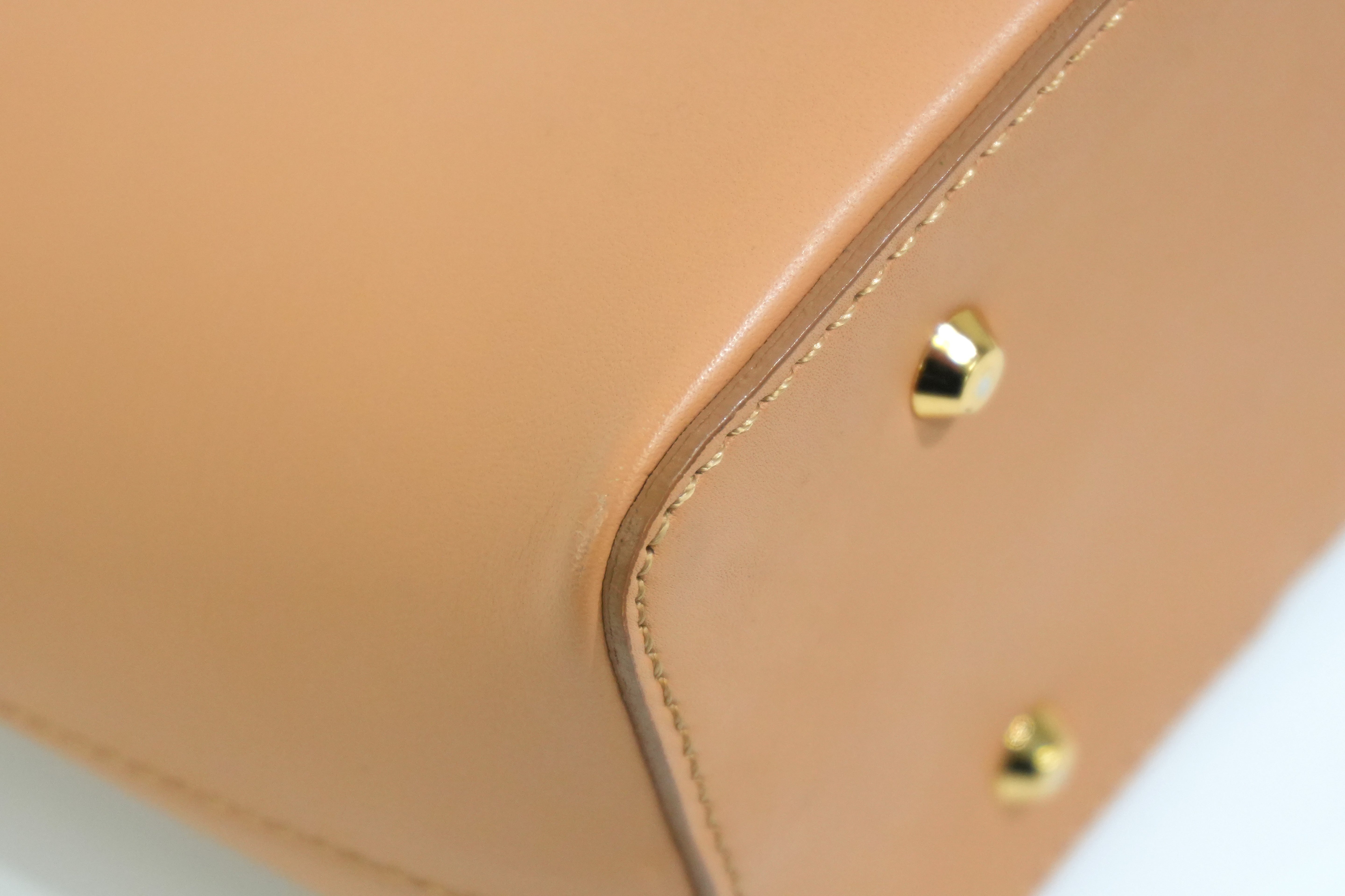 Pre-owned Burberry Handbag Beige Gold