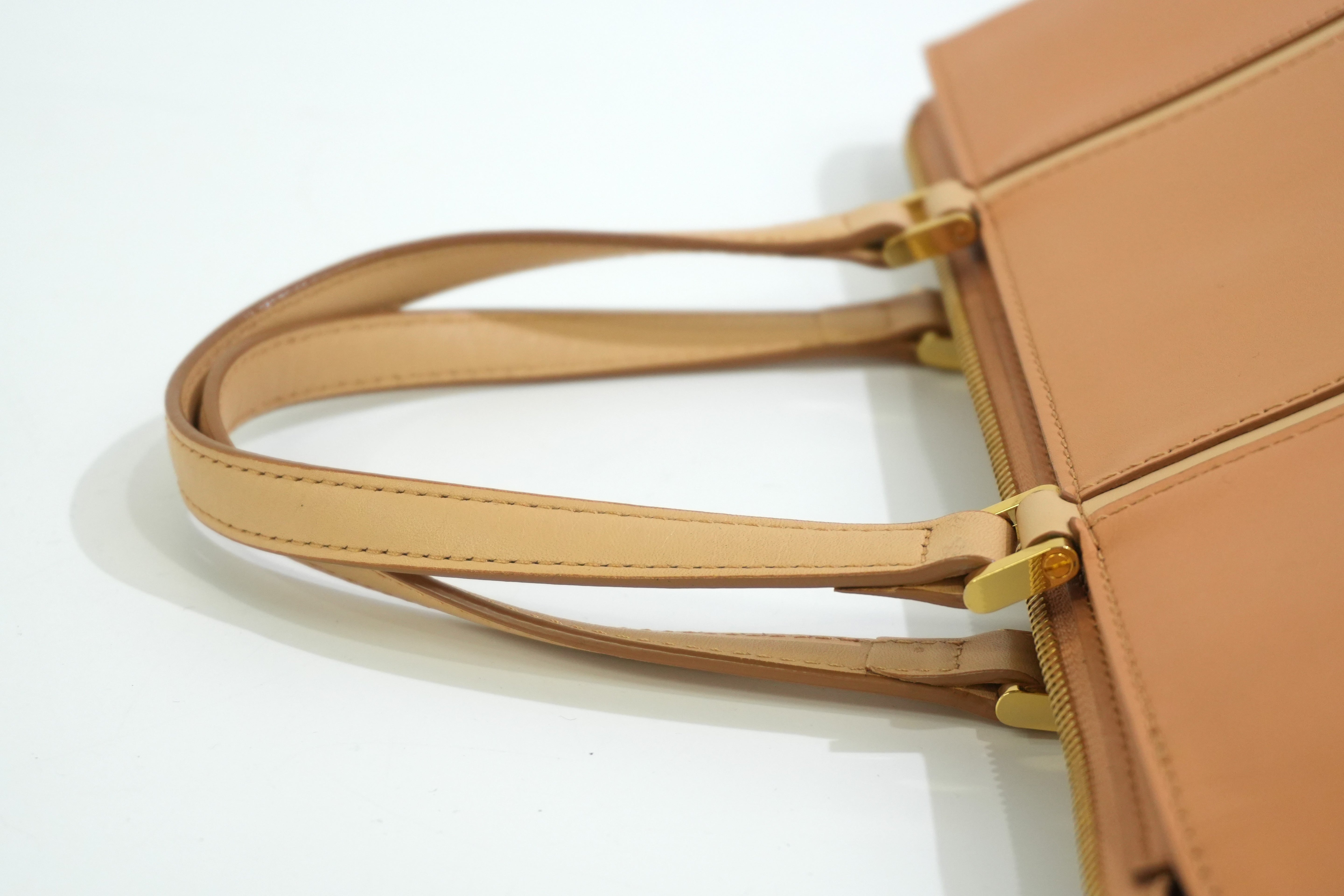 Pre-owned Burberry Handbag Beige Gold