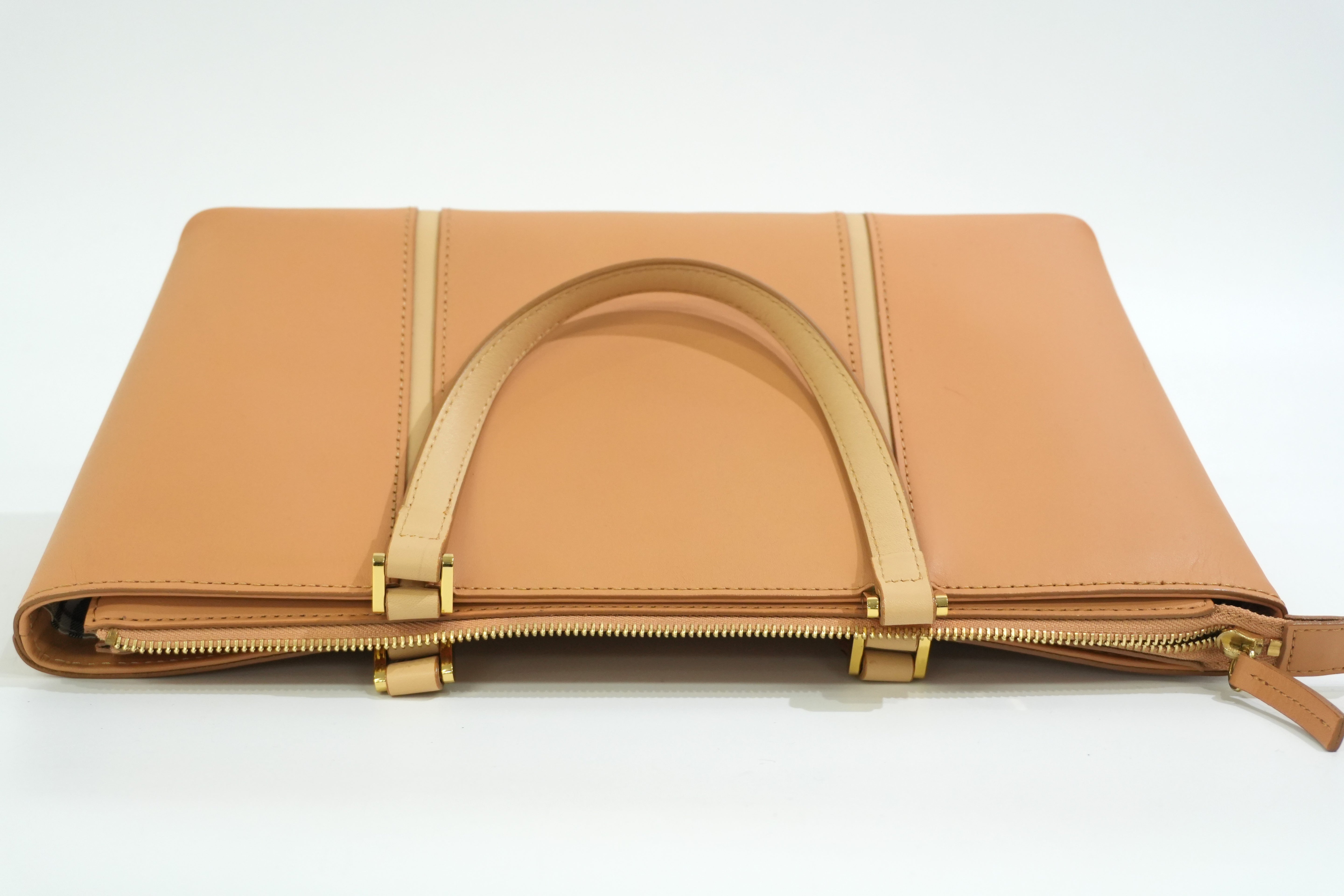 Pre-owned Burberry Handbag Beige Gold
