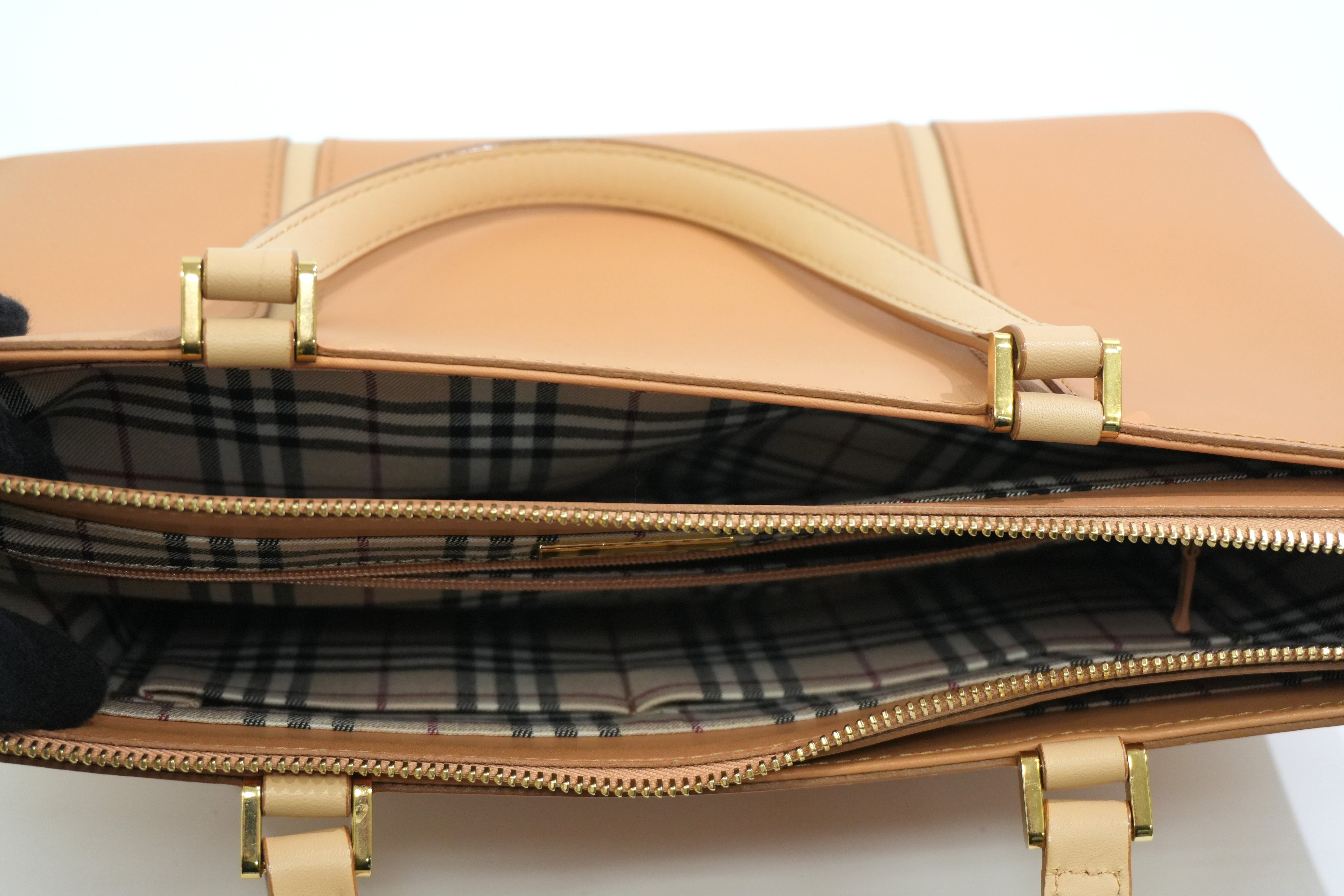 Pre-owned Burberry Handbag Beige Gold