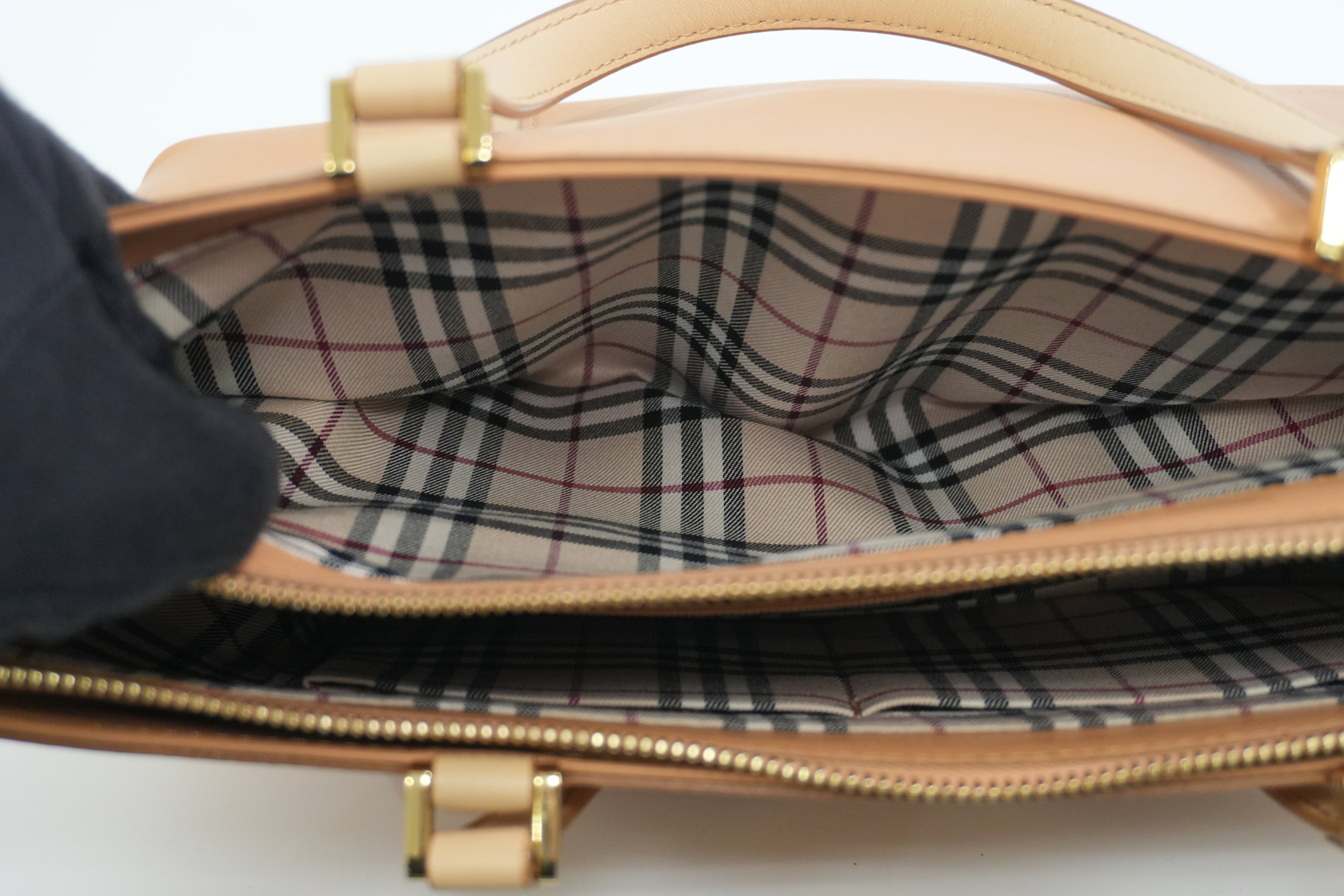 Pre-owned Burberry Handbag Beige Gold
