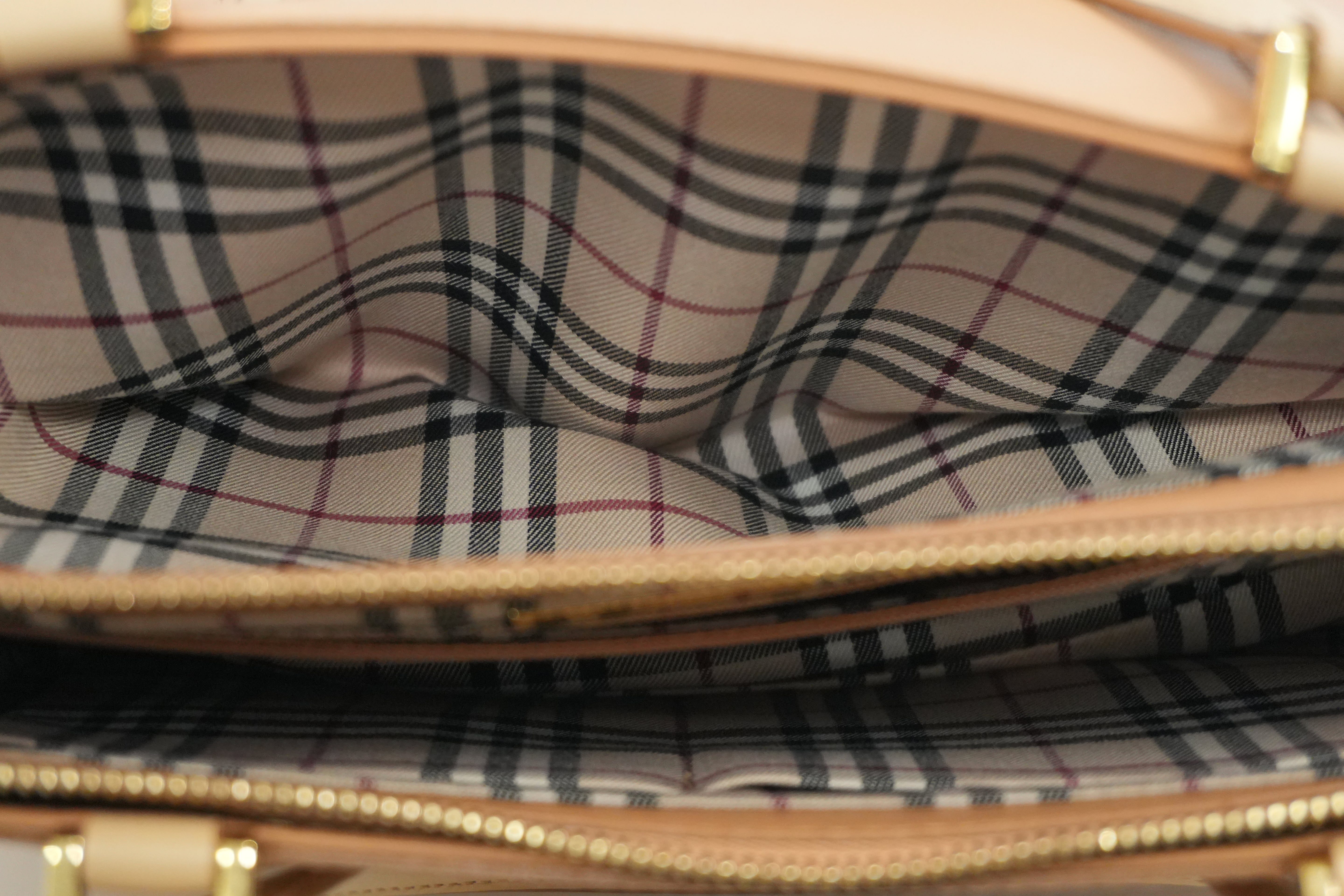 Pre-owned Burberry Handbag Beige Gold