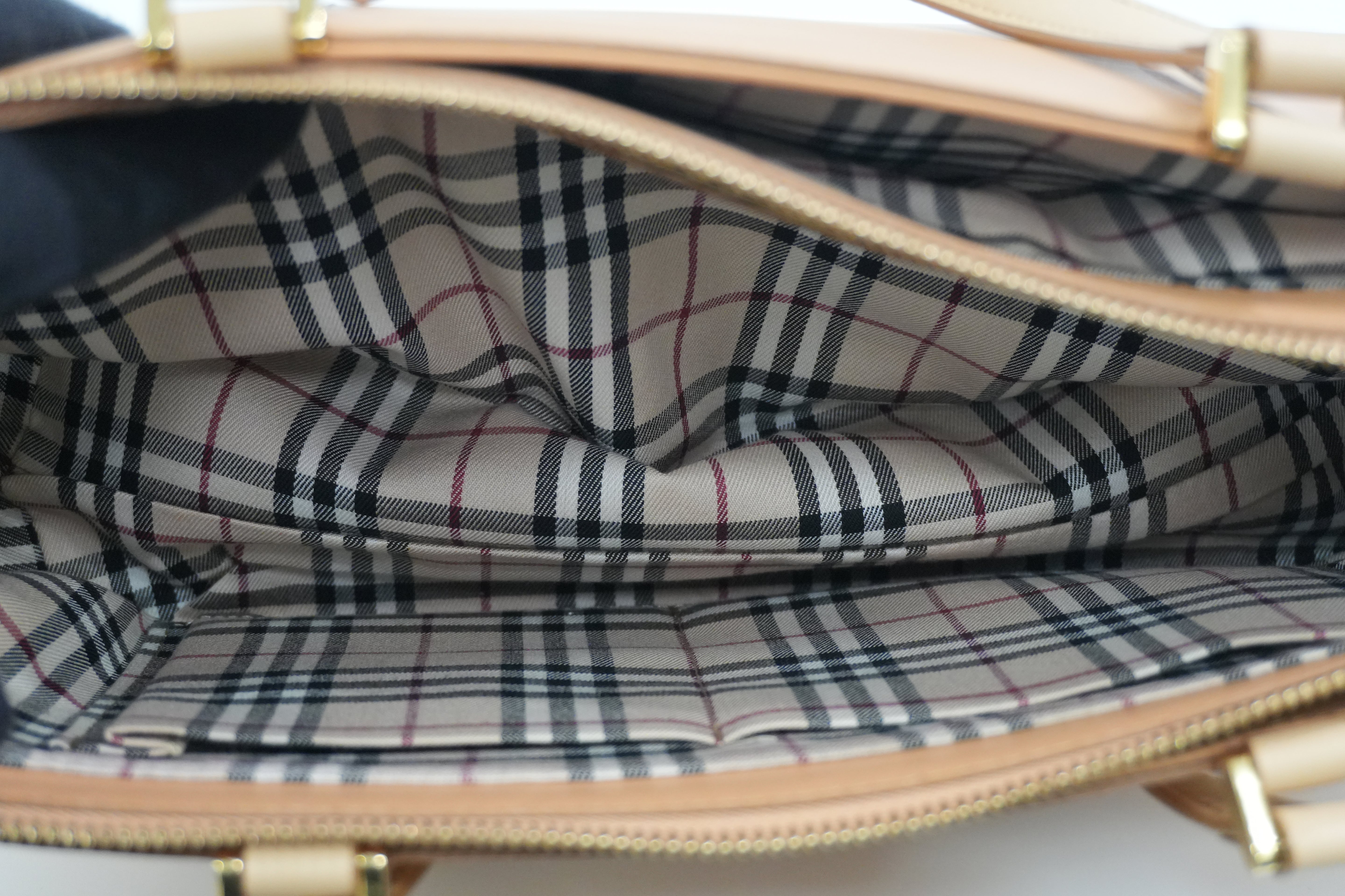 Pre-owned Burberry Handbag Beige Gold