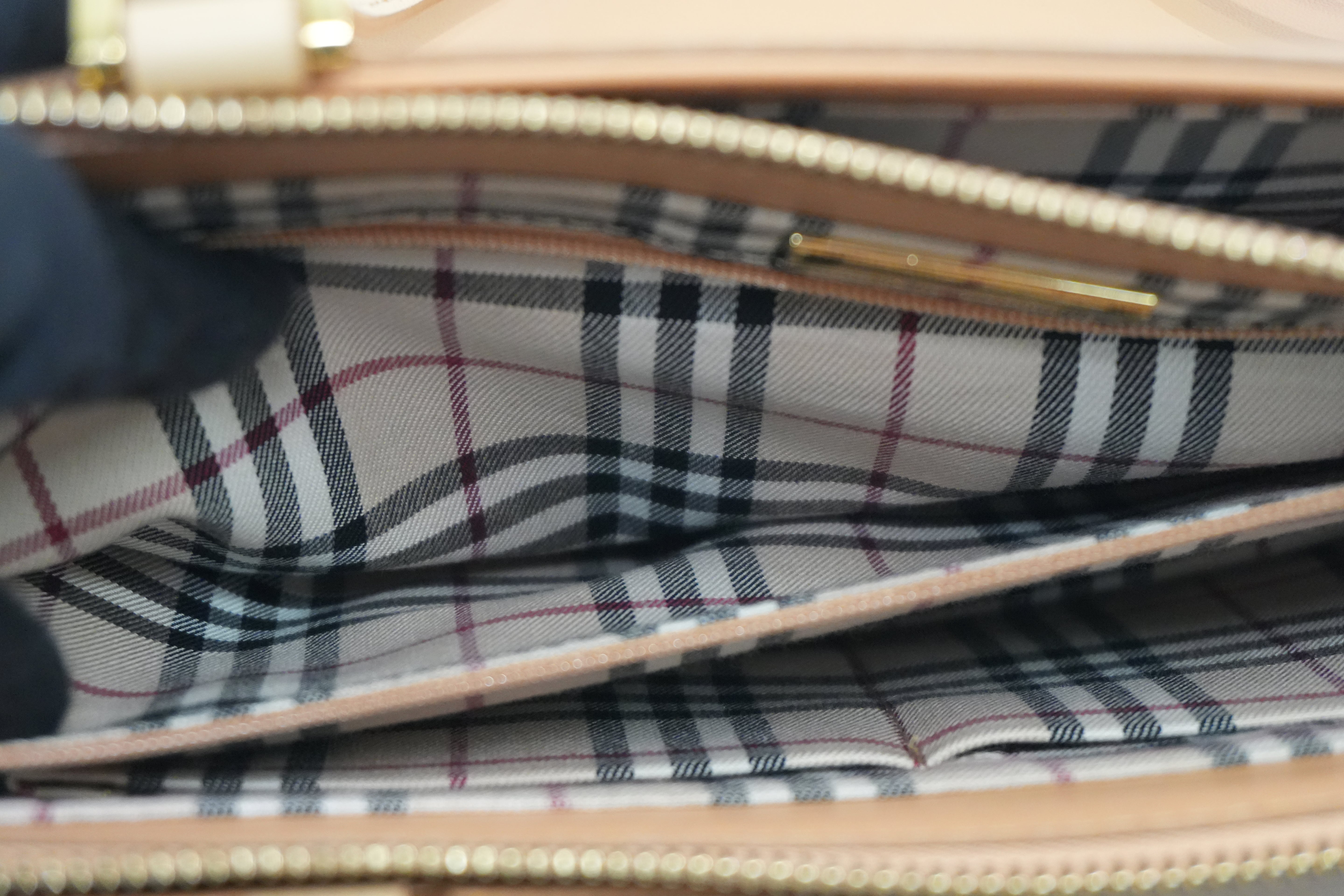 Pre-owned Burberry Handbag Beige Gold