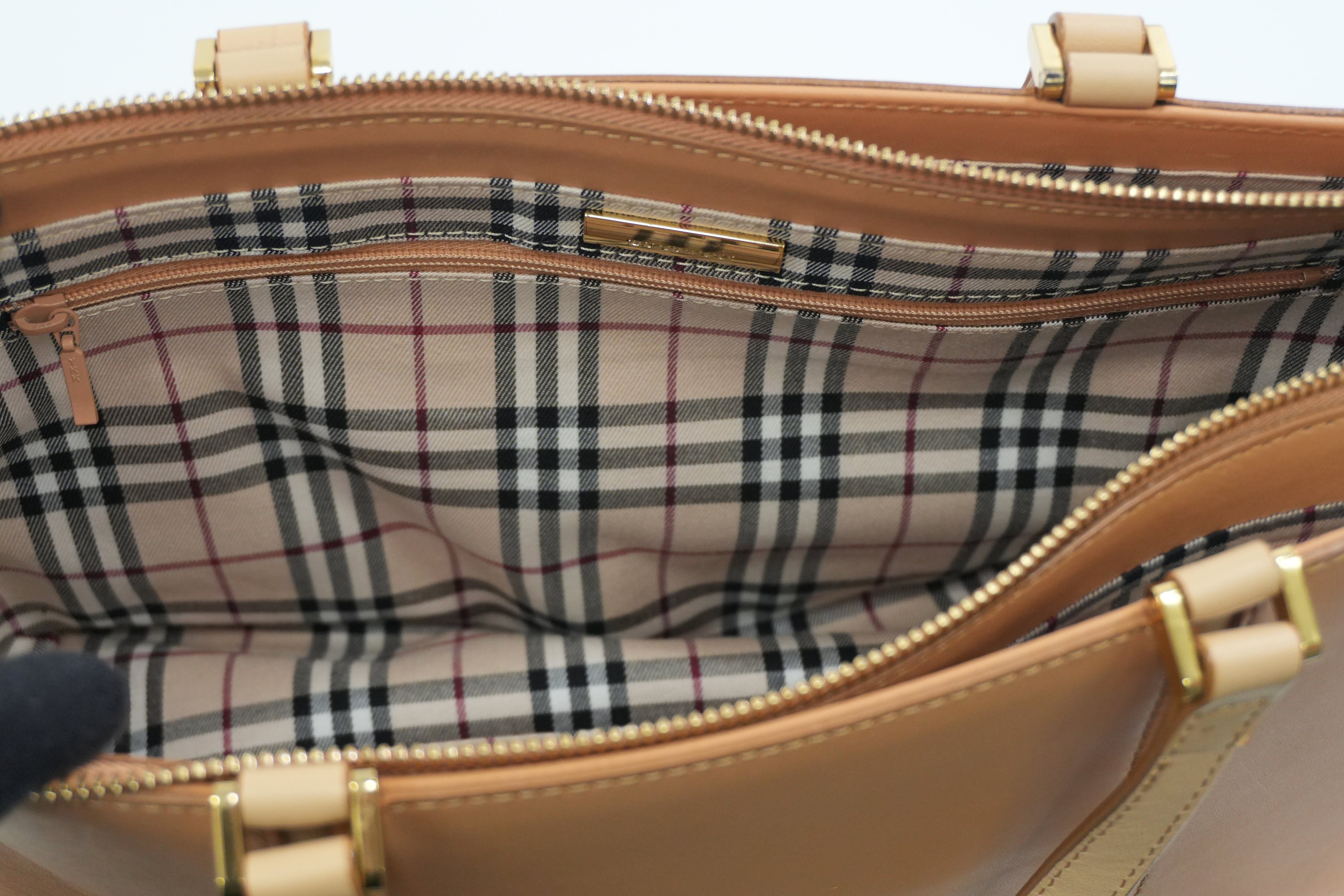 Pre-owned Burberry Handbag Beige Gold