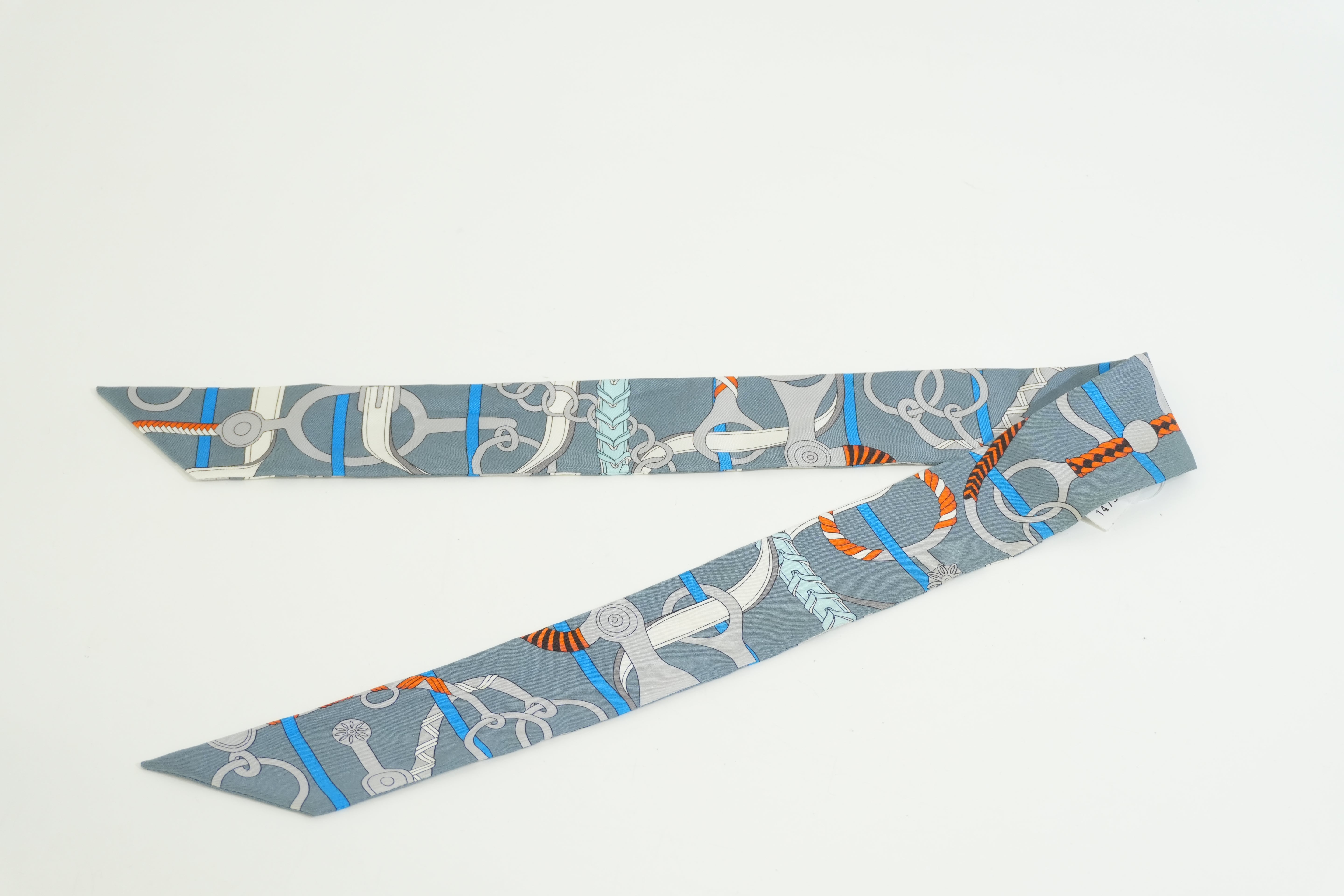 Pre-owned Hermes Silk Twilly Blue