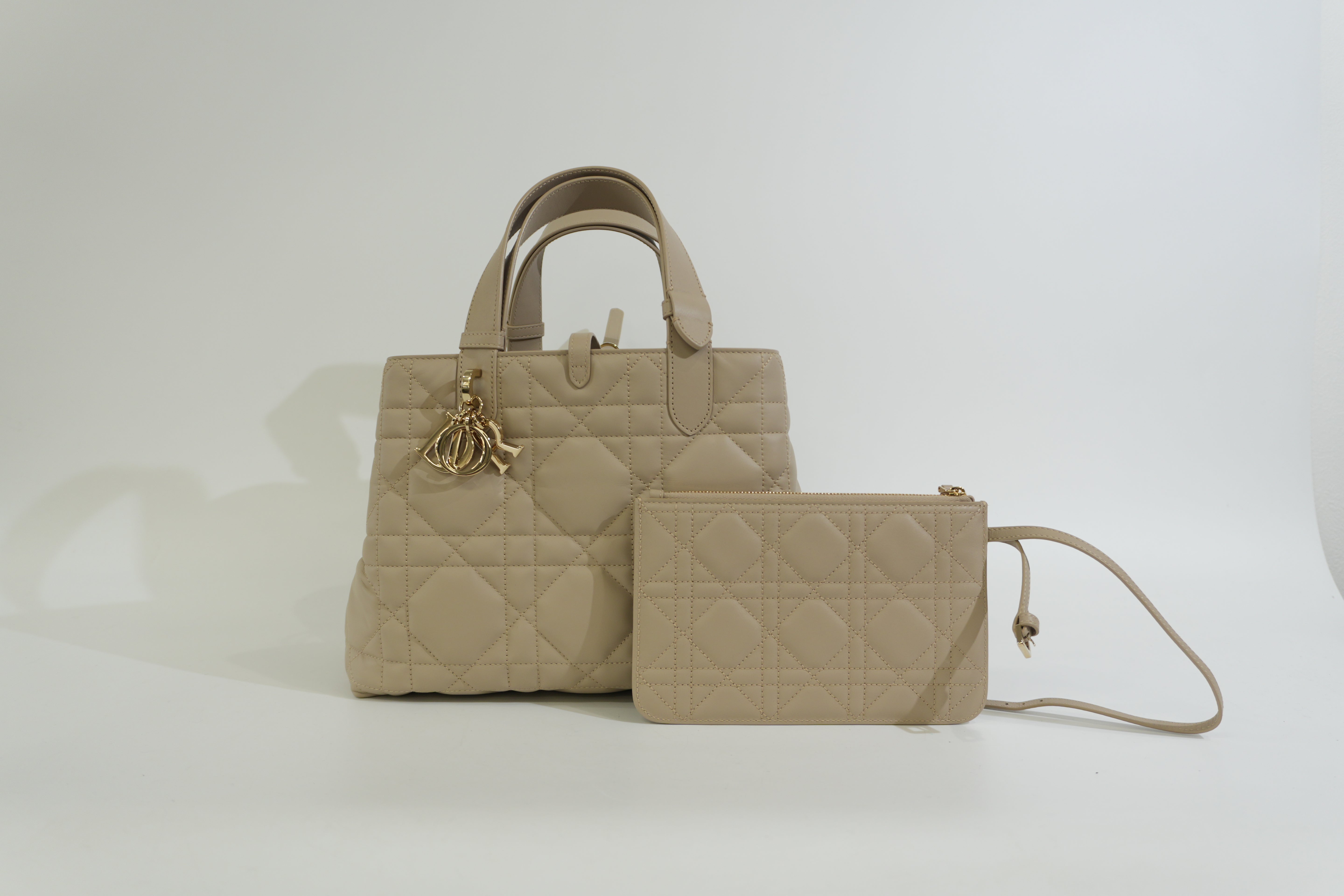Pre-owned Dior Toujours Handbag Beige