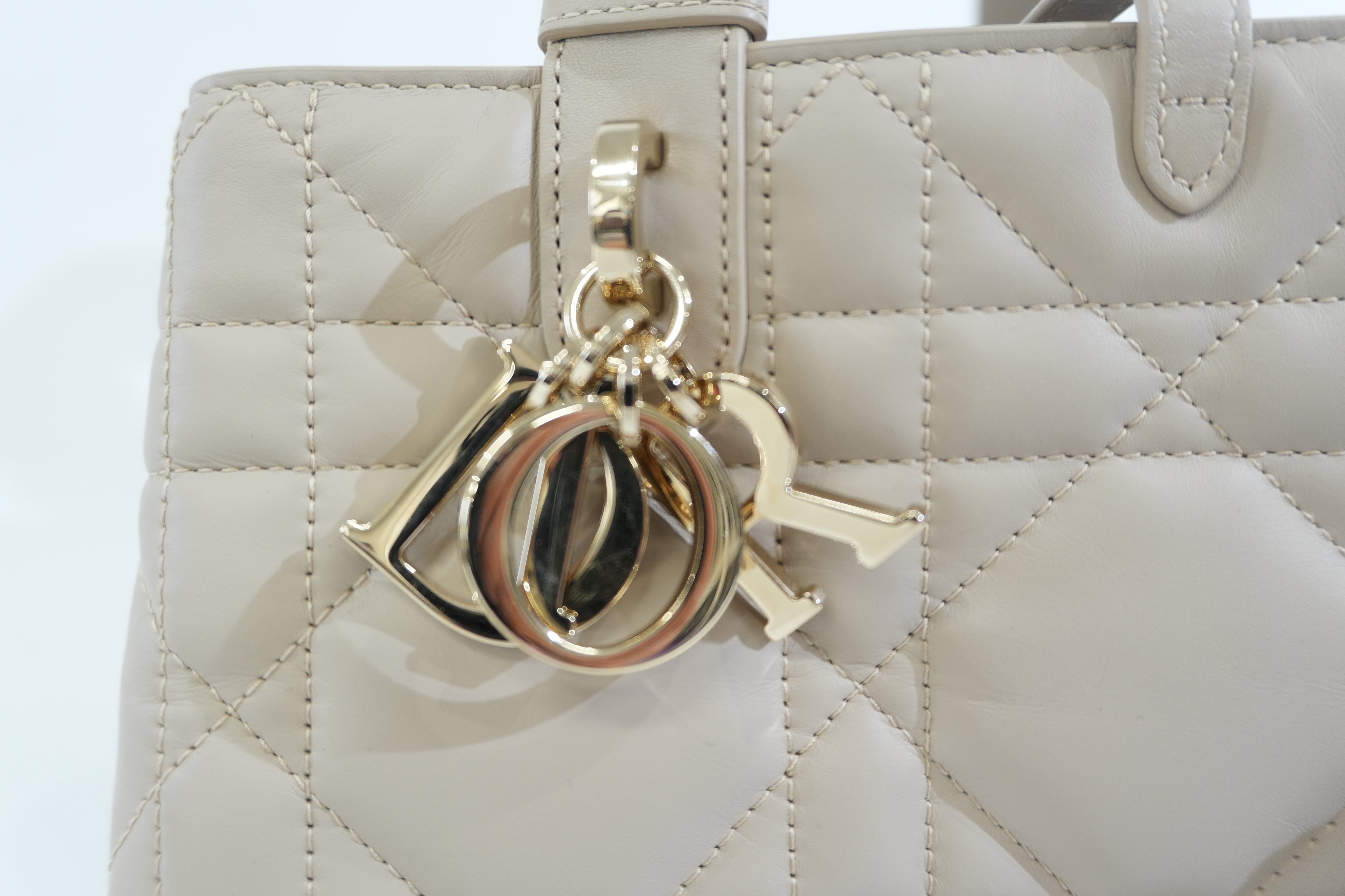 Pre-owned Dior Toujours Handbag Beige