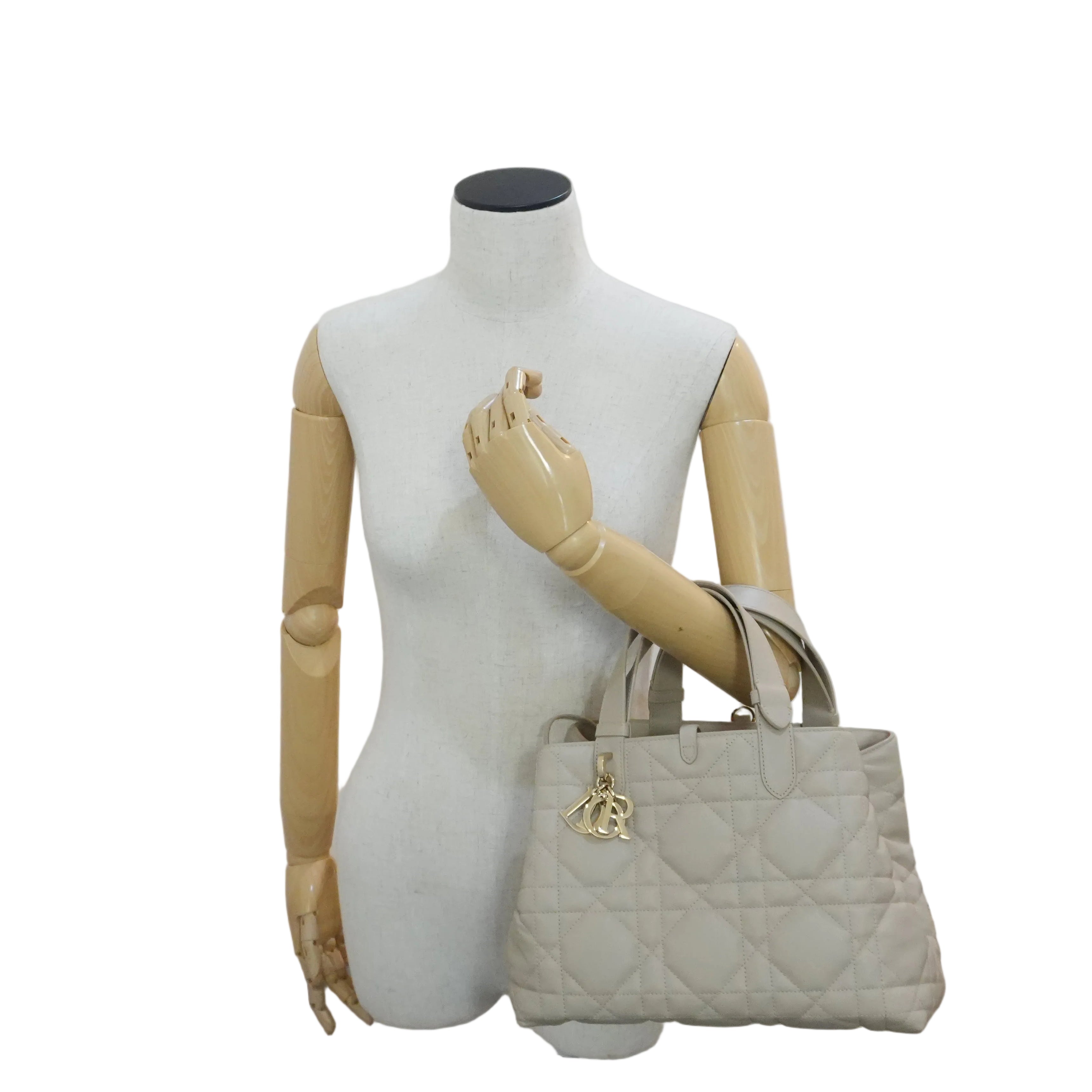 Pre-owned Dior Toujours Handbag Beige