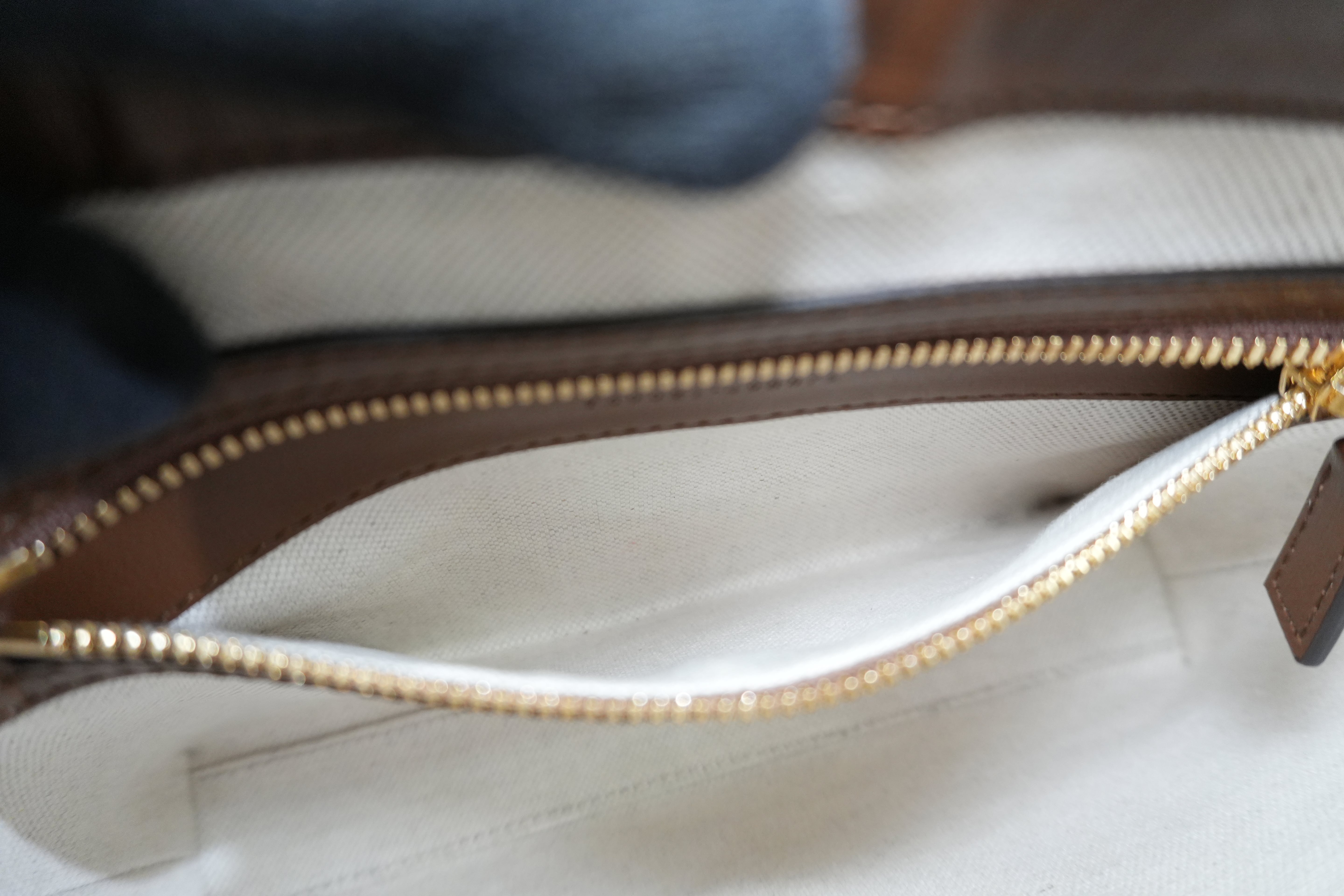 Pre-owned Gucci Interlocking G Patch Wristlet Messenger Bag Brown