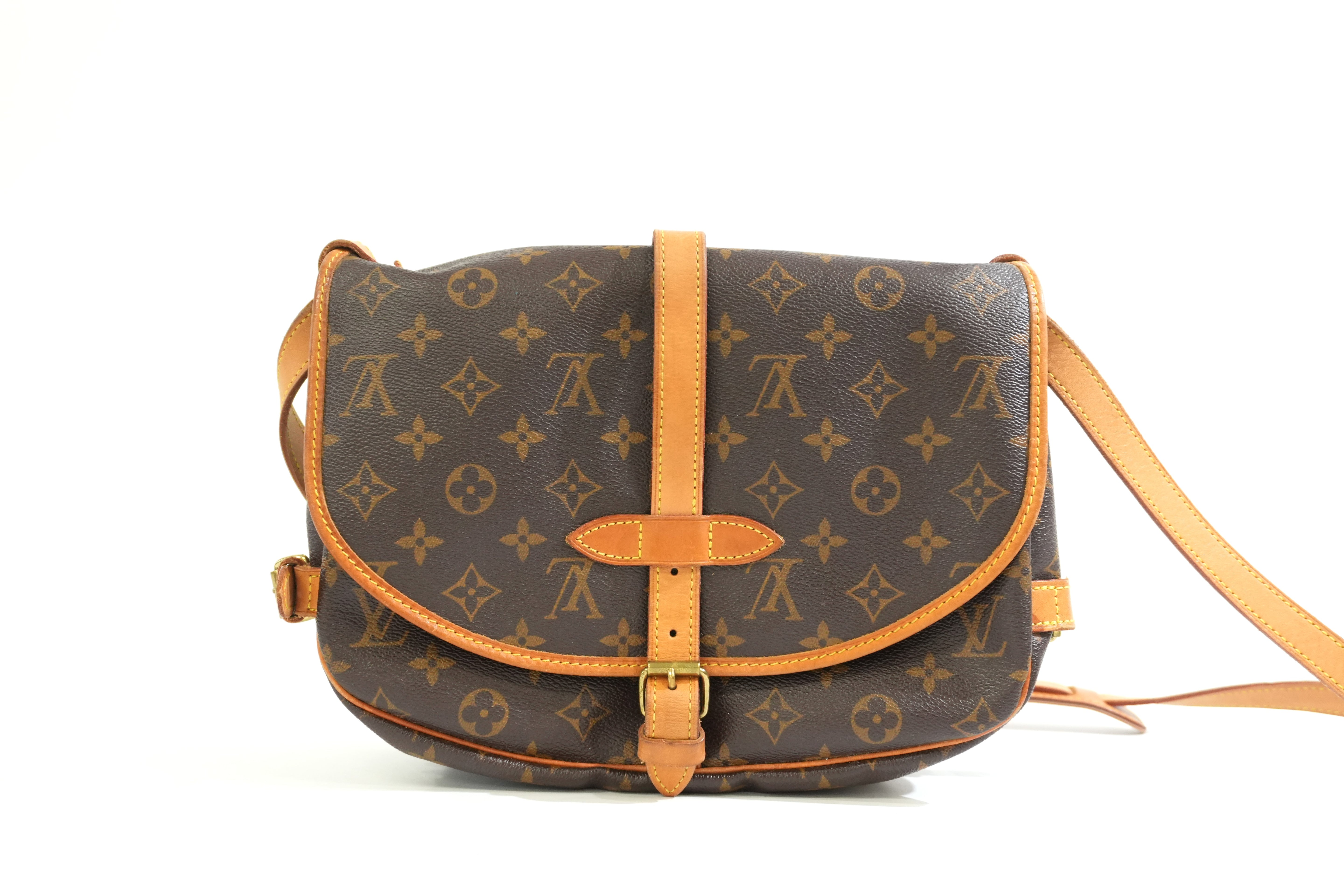 Pre-owned Louis Vuitton Monogram Saumur 30 Crossbody Bag