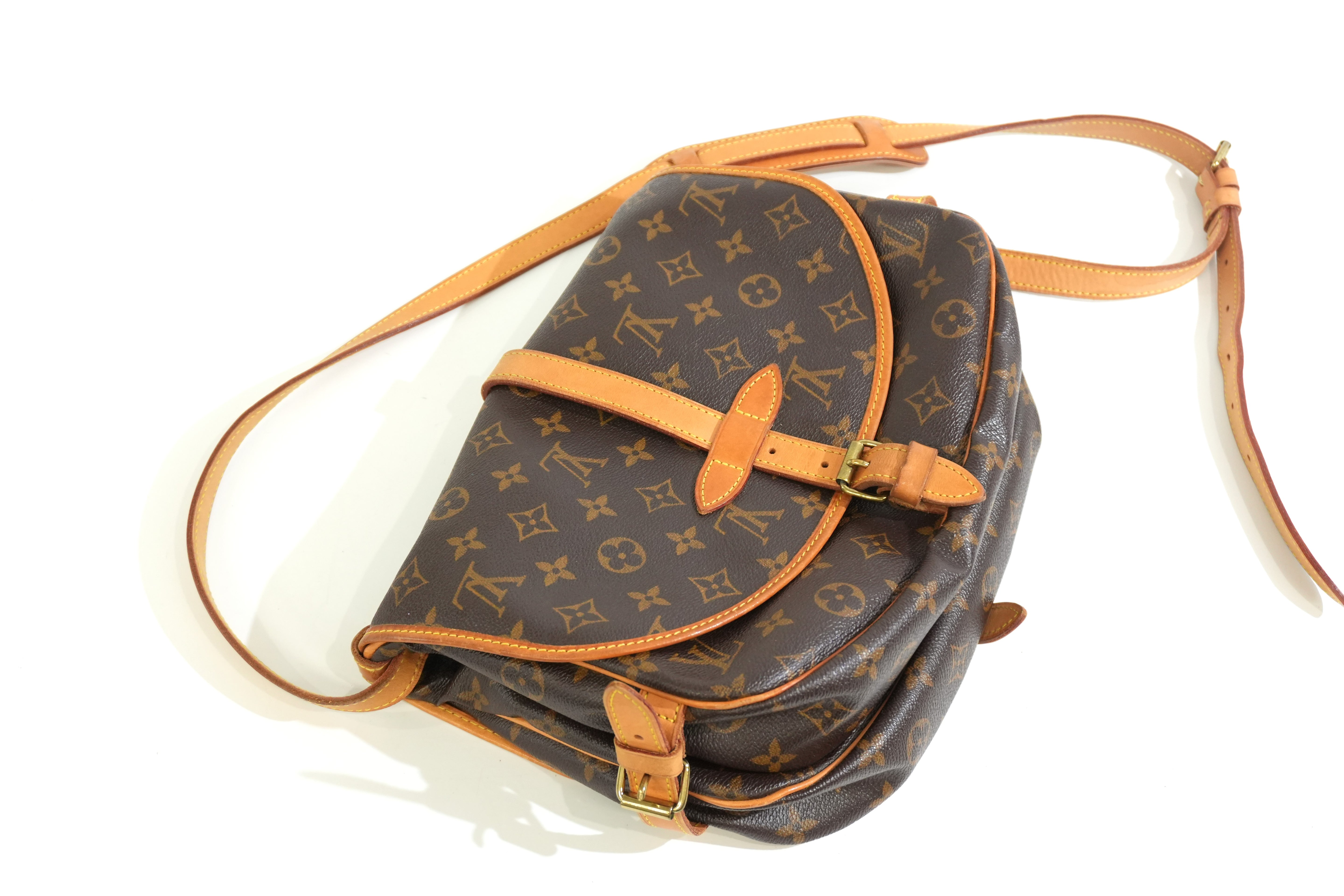 Pre-owned Louis Vuitton Monogram Saumur 30 Crossbody Bag