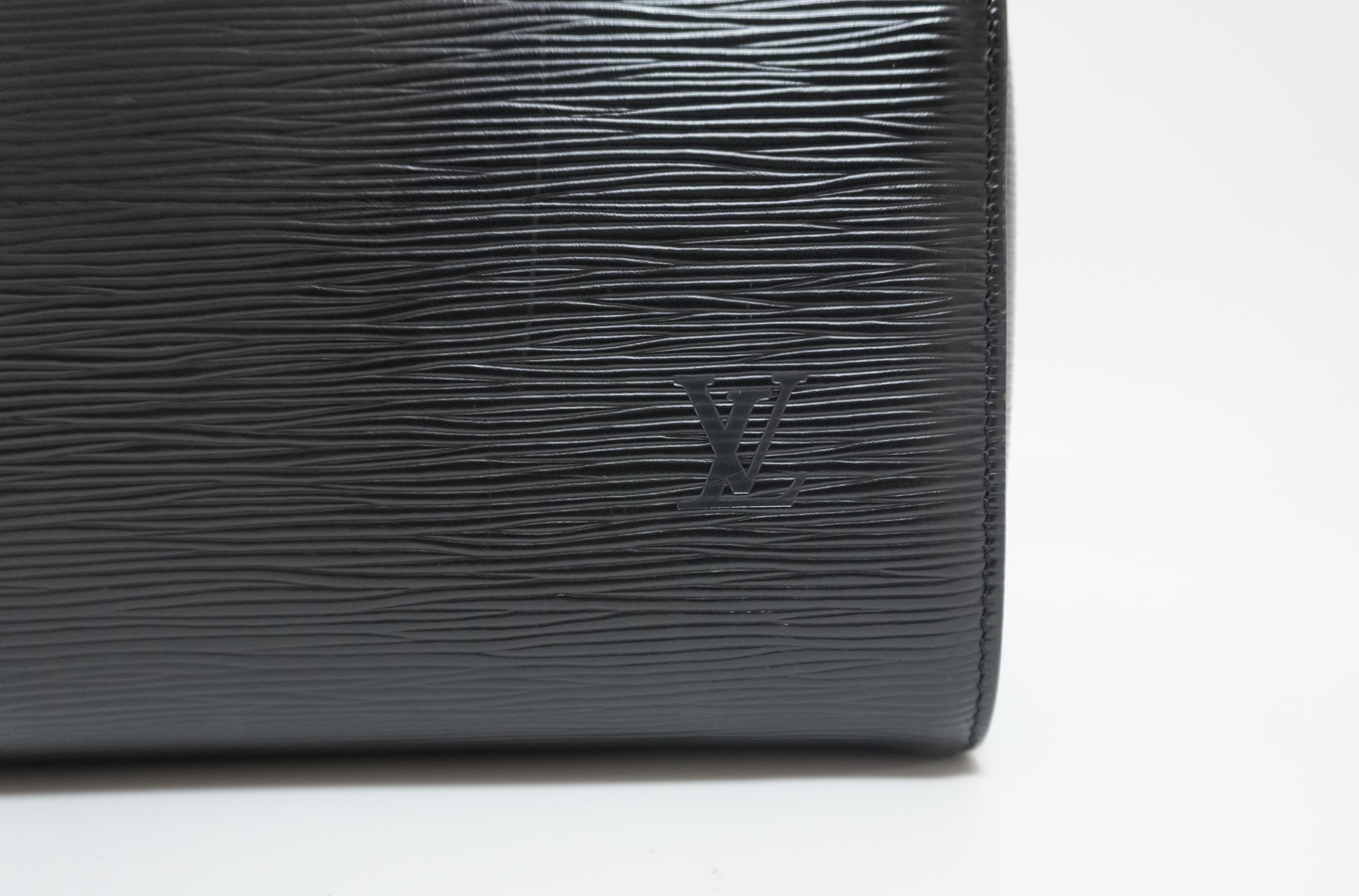 ルイヴィトン エピ スピーディ 25 ハンドバッグ ブラック 中古