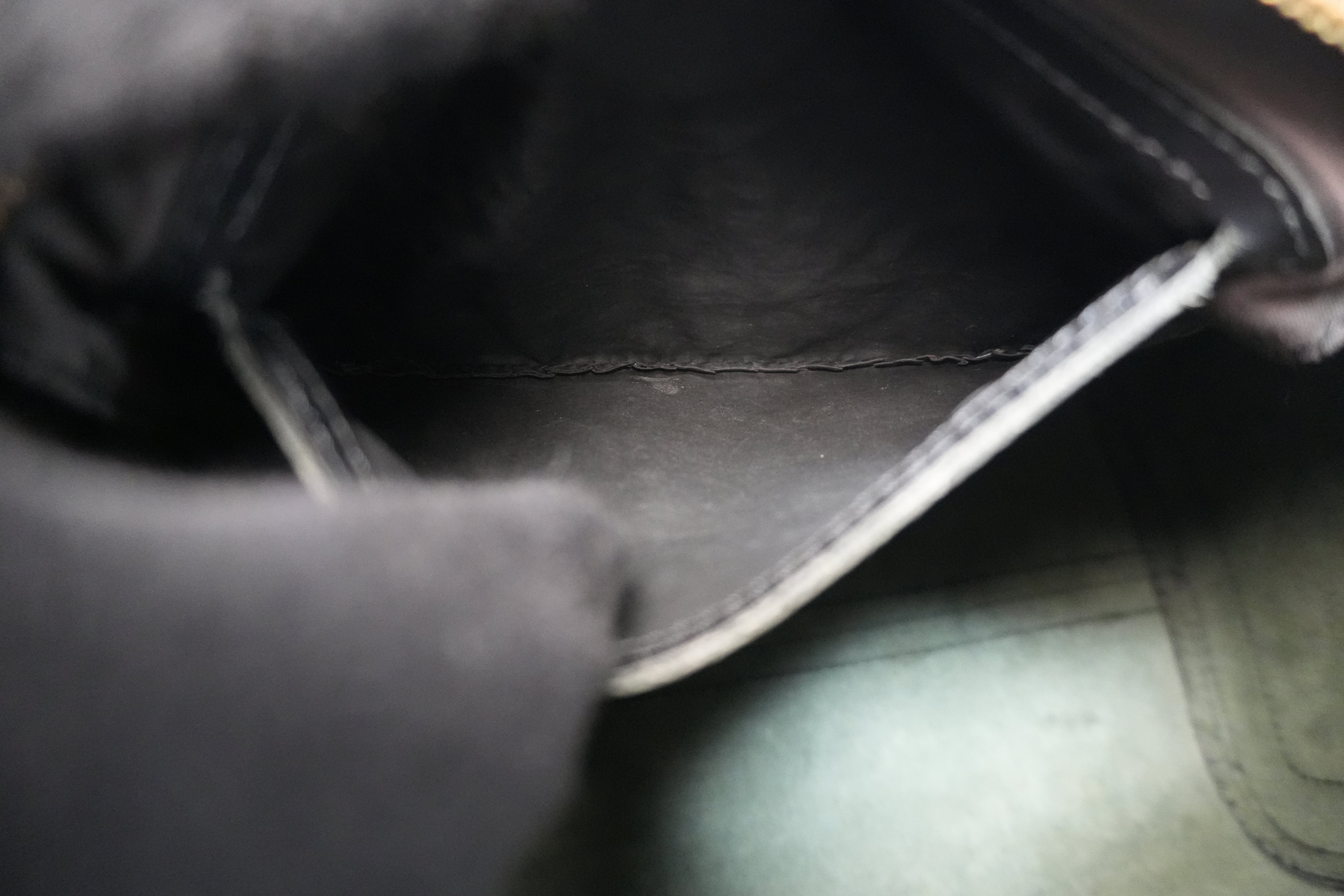 ルイヴィトン エピ スピーディ 25 ハンドバッグ ブラック 中古