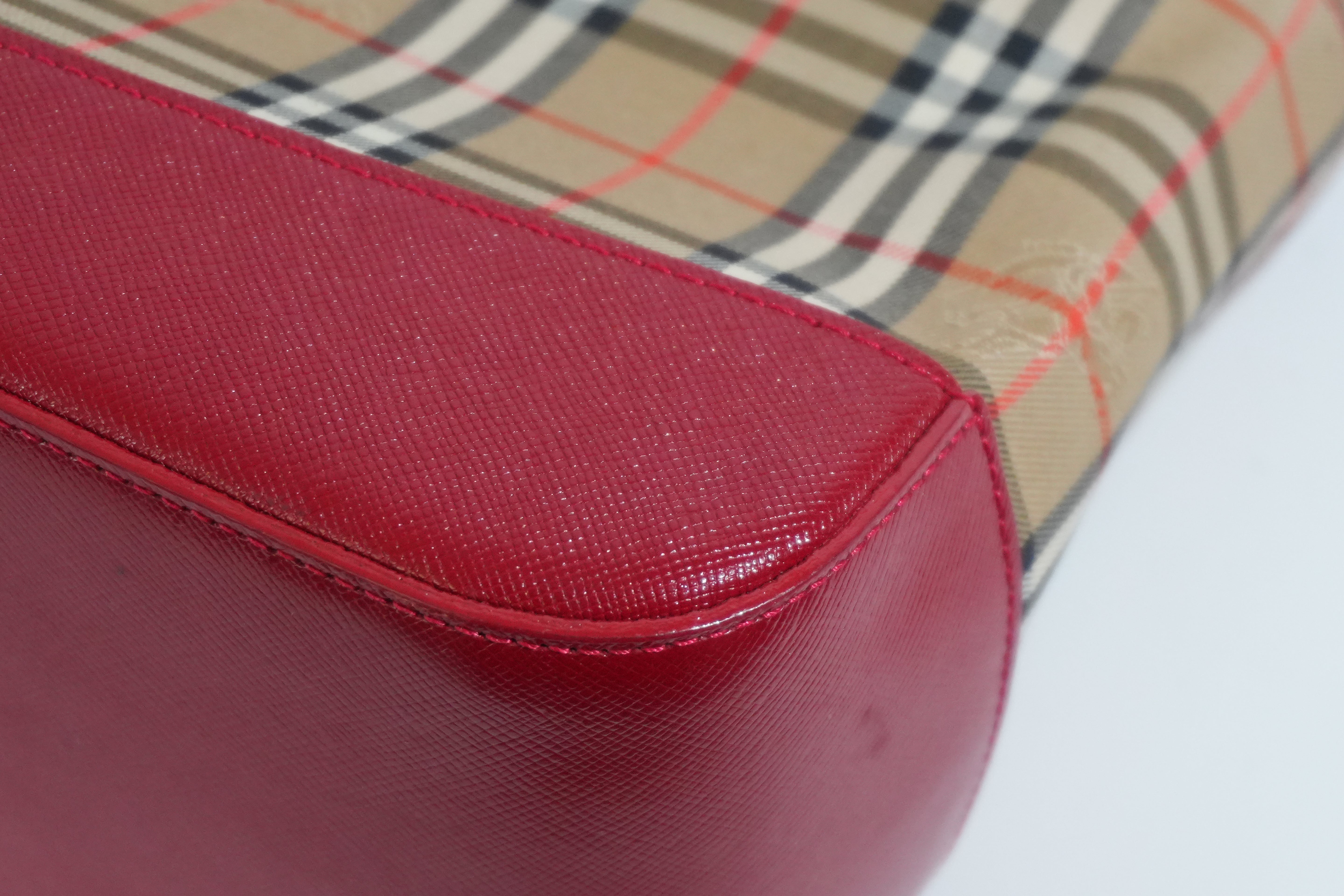 Pre-owned Burberry Haymarket Handbag Red and Brown