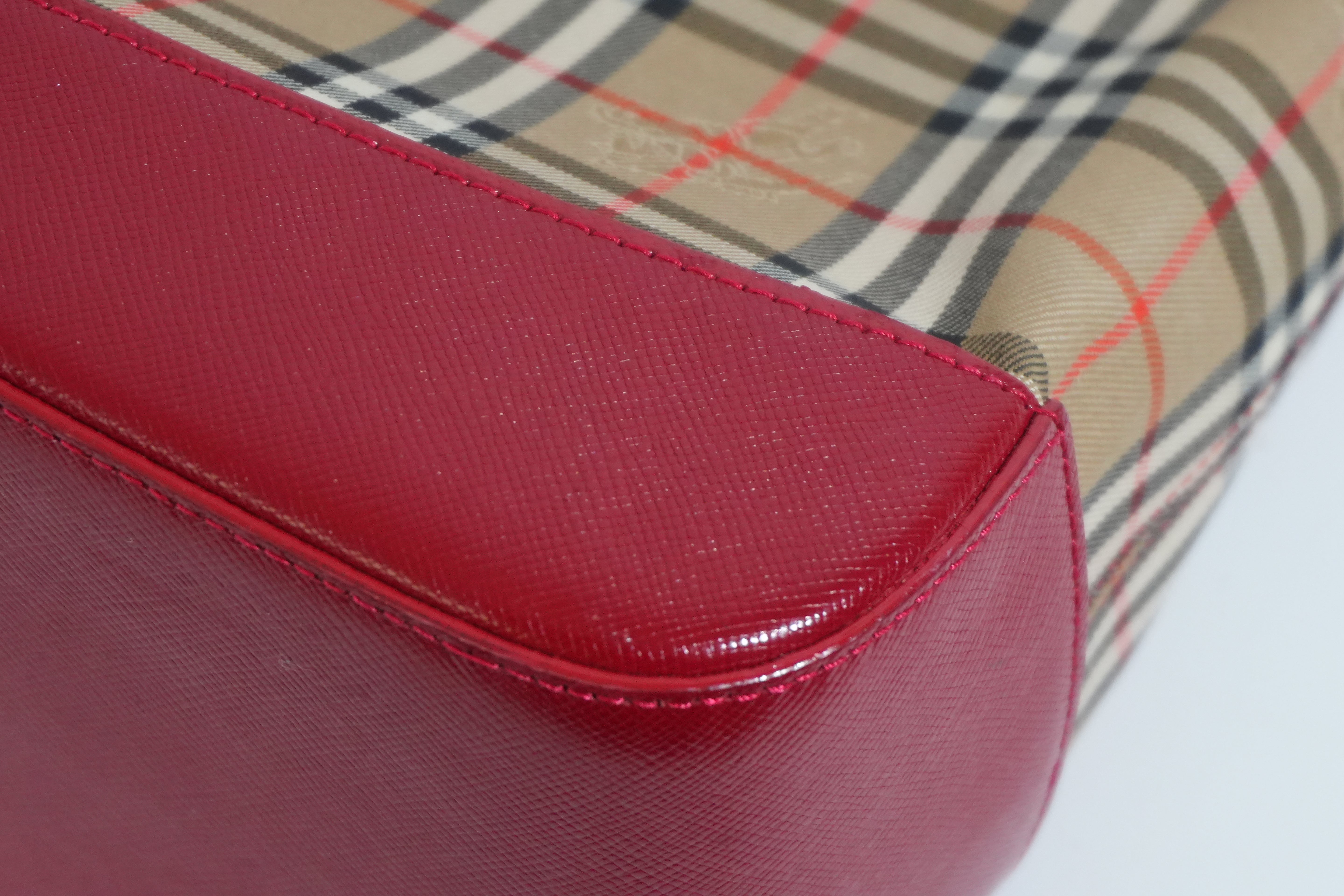 Pre-owned Burberry Haymarket Handbag Red and Brown