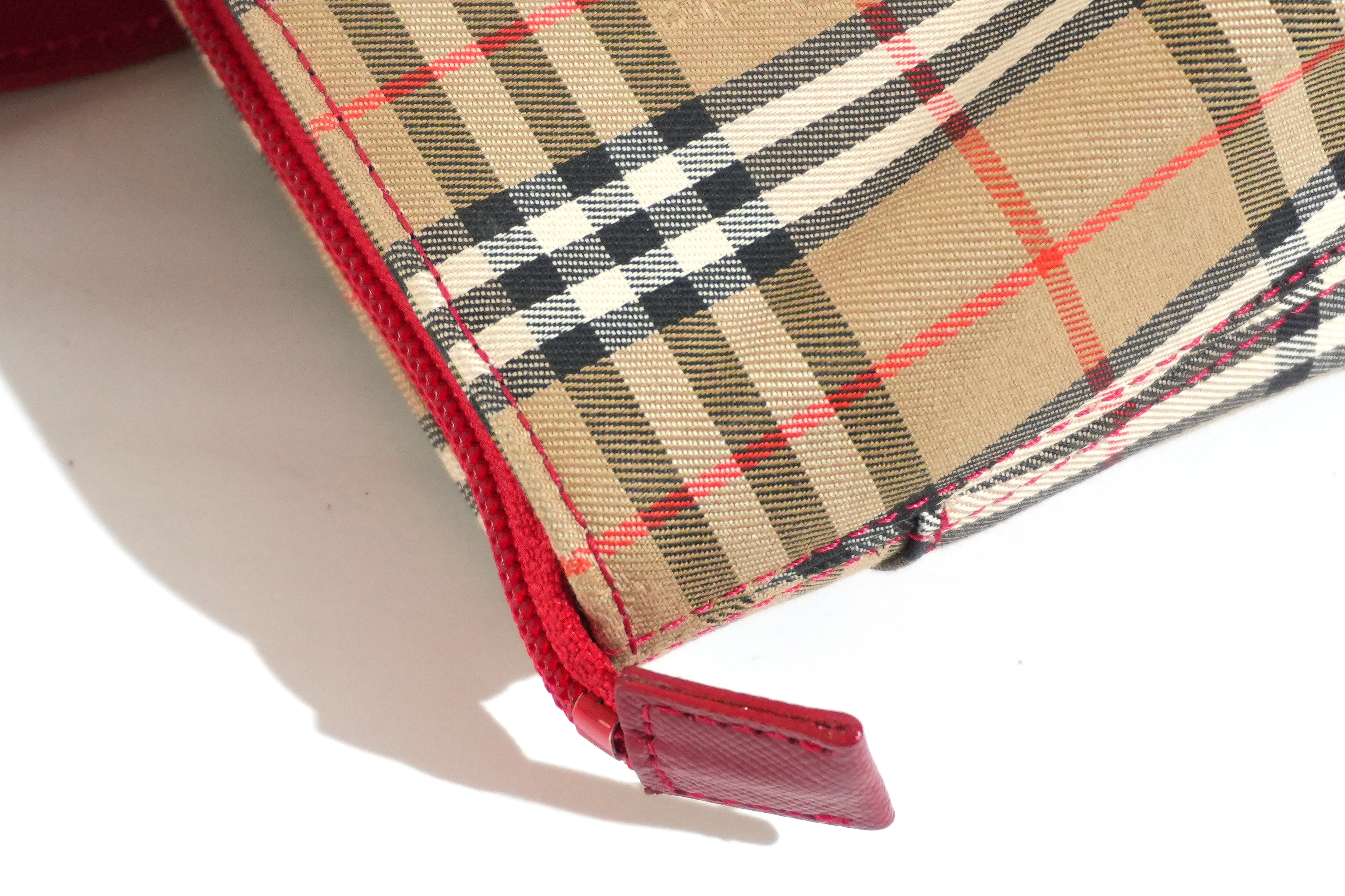 Pre-owned Burberry Haymarket Handbag Red and Brown