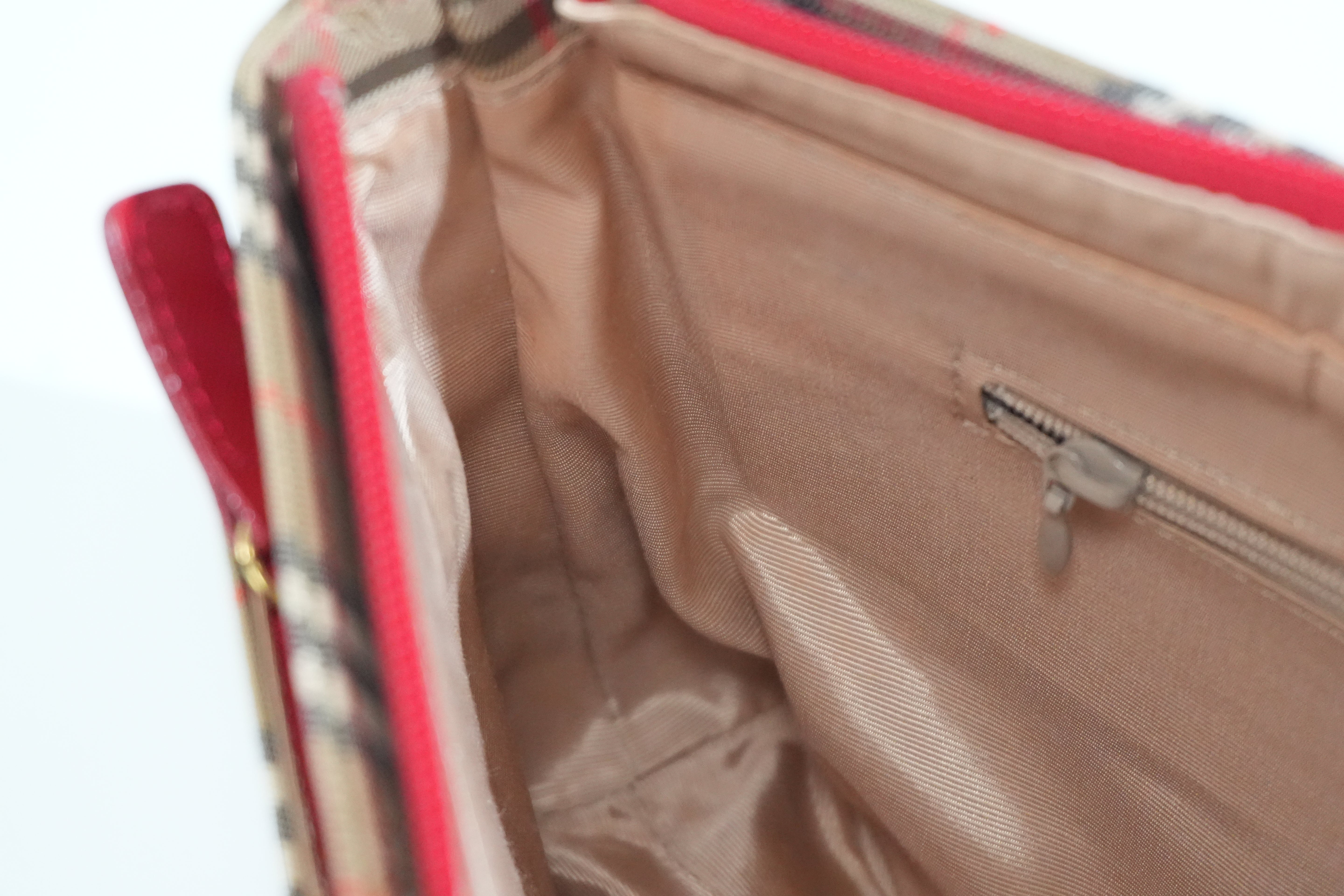 Pre-owned Burberry Haymarket Handbag Red and Brown