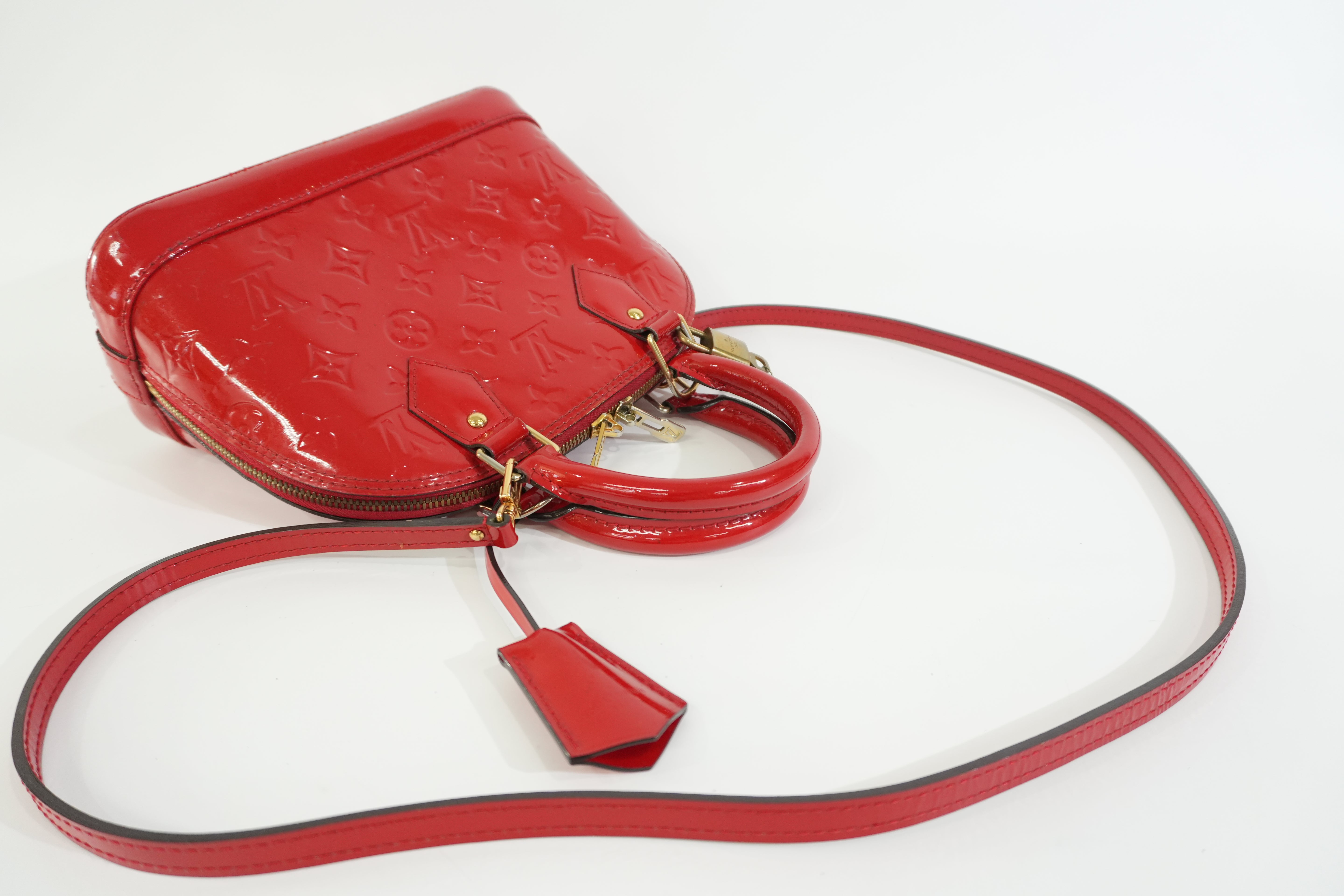Pre-owned Louis Vuitton Vernis Alma BB Shoulder Bag Red