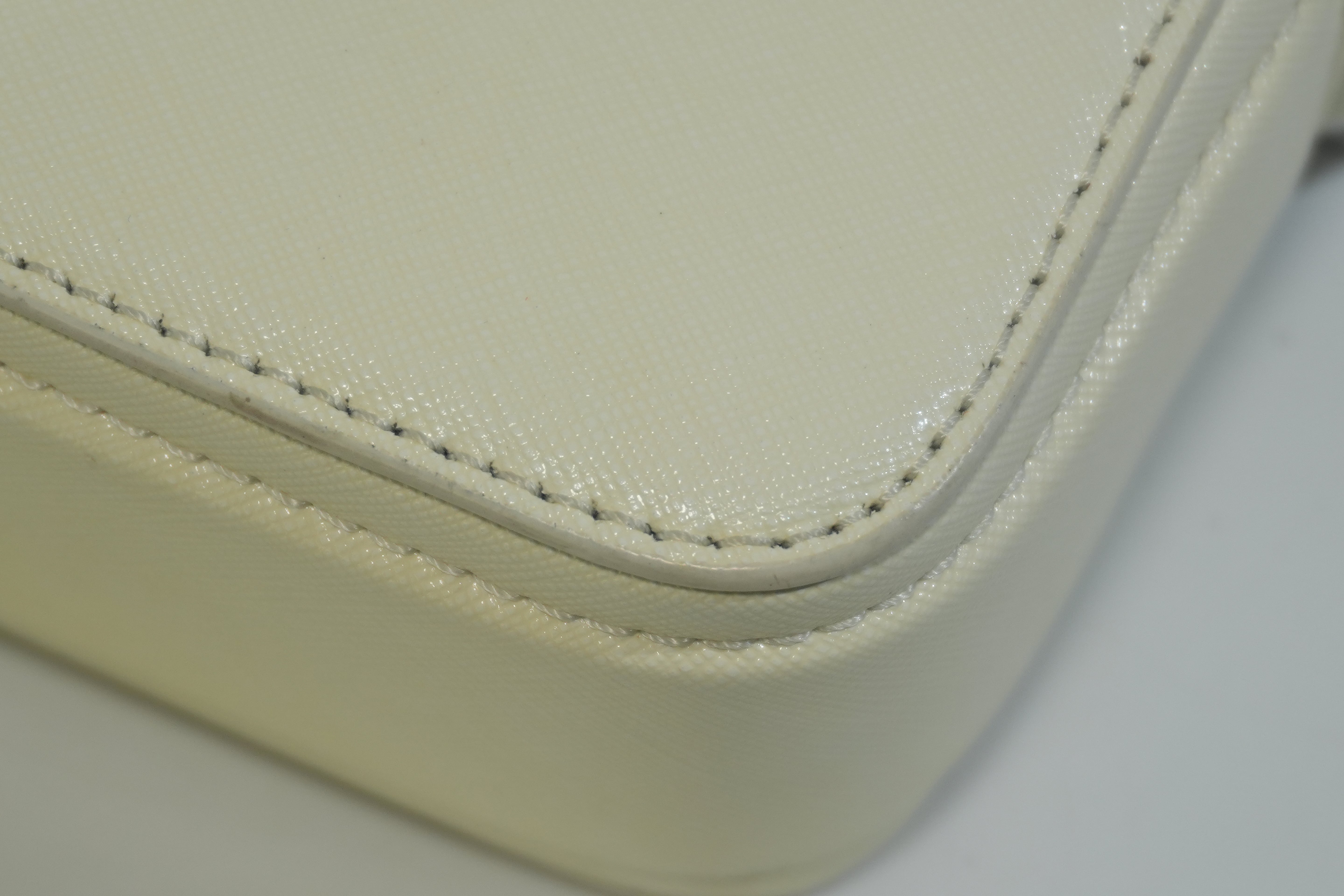 Pre-owned Marc Jacobs Snapchot Shoulder Bag White