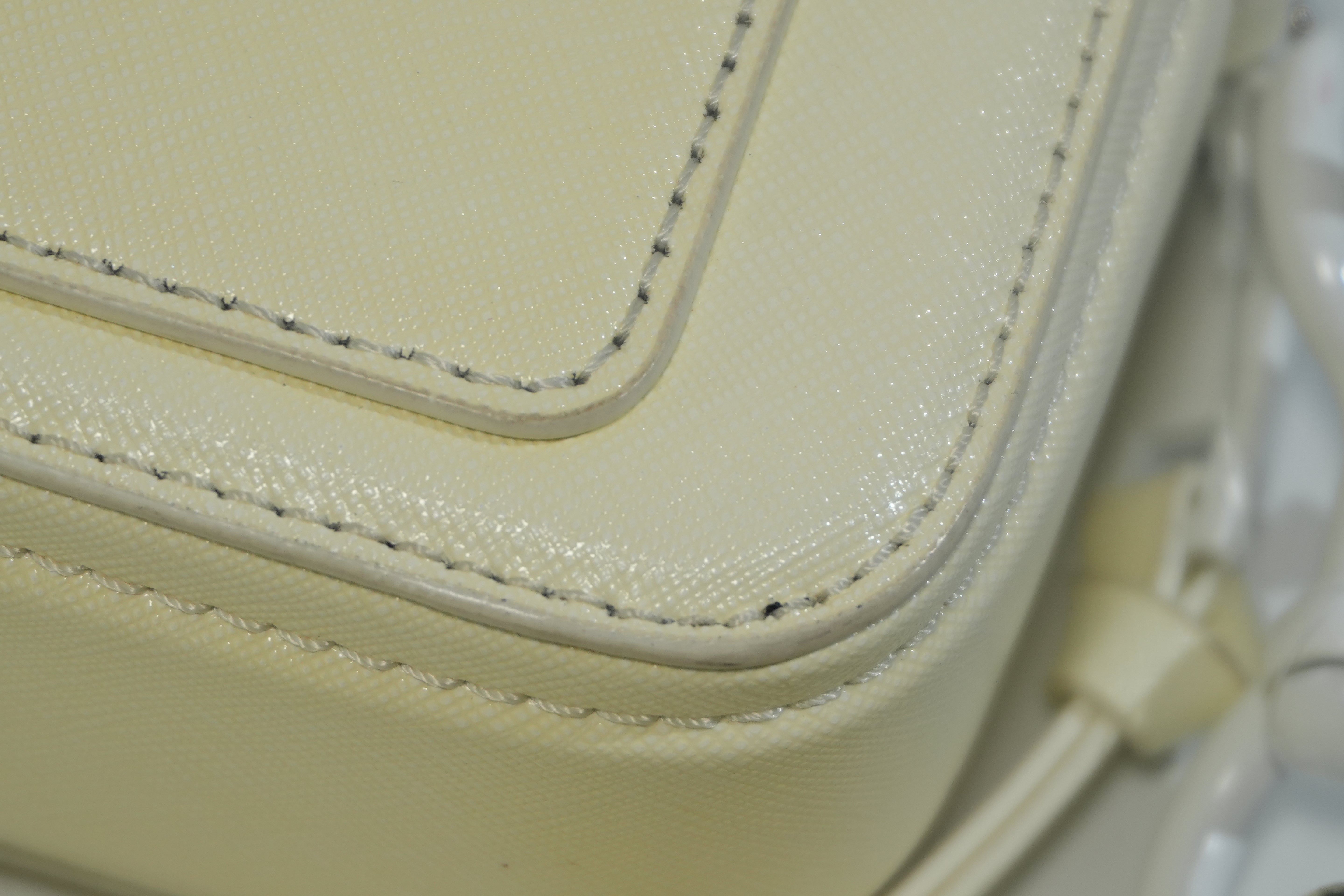 Pre-owned Marc Jacobs Snapchot Shoulder Bag White