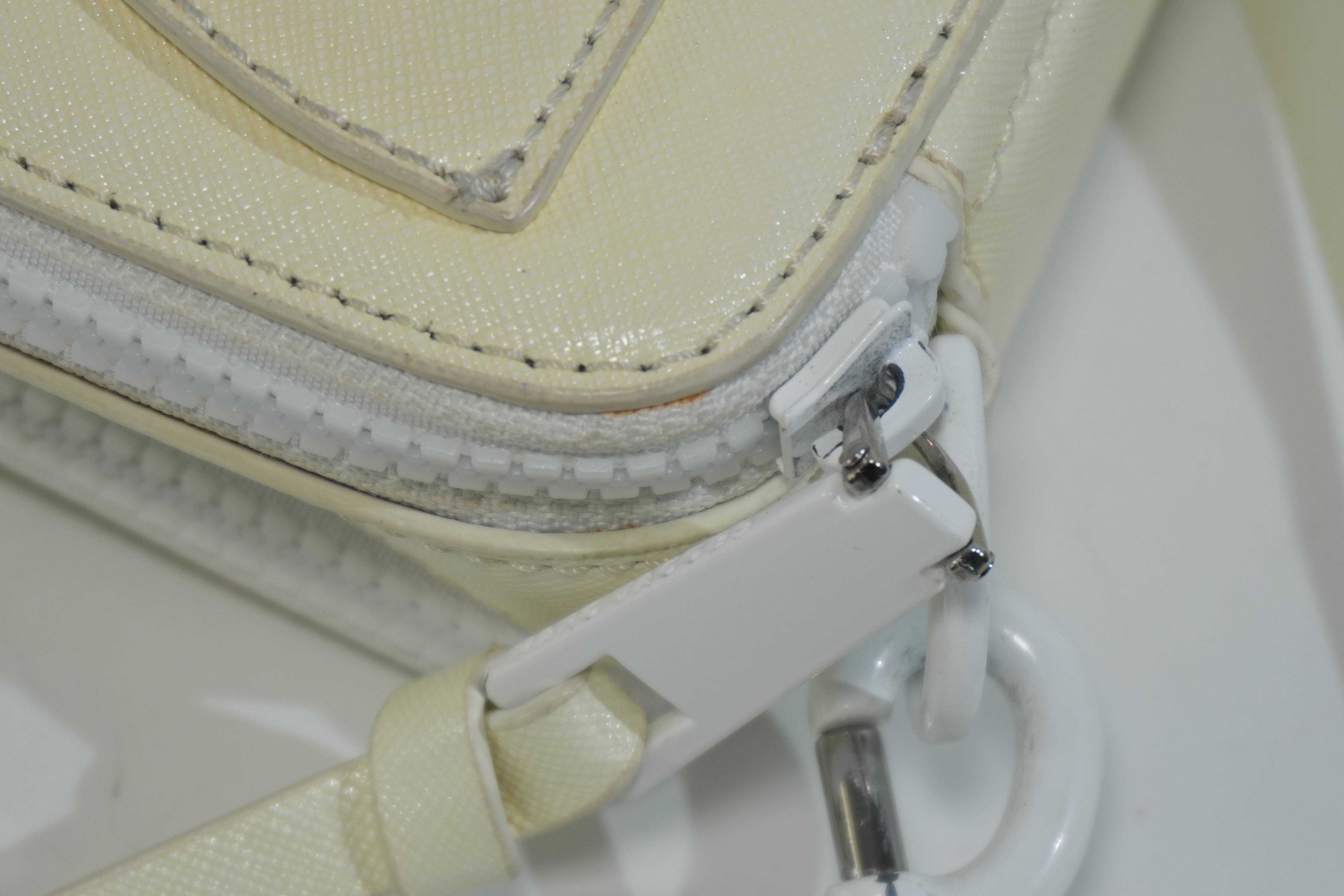 Pre-owned Marc Jacobs Snapchot Shoulder Bag White