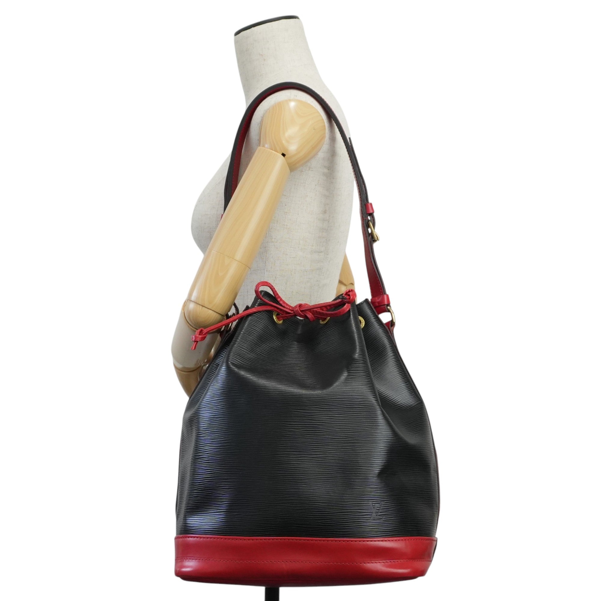 Louis Vuitton Noe GM Bucket Bag Epi Black and Red Used