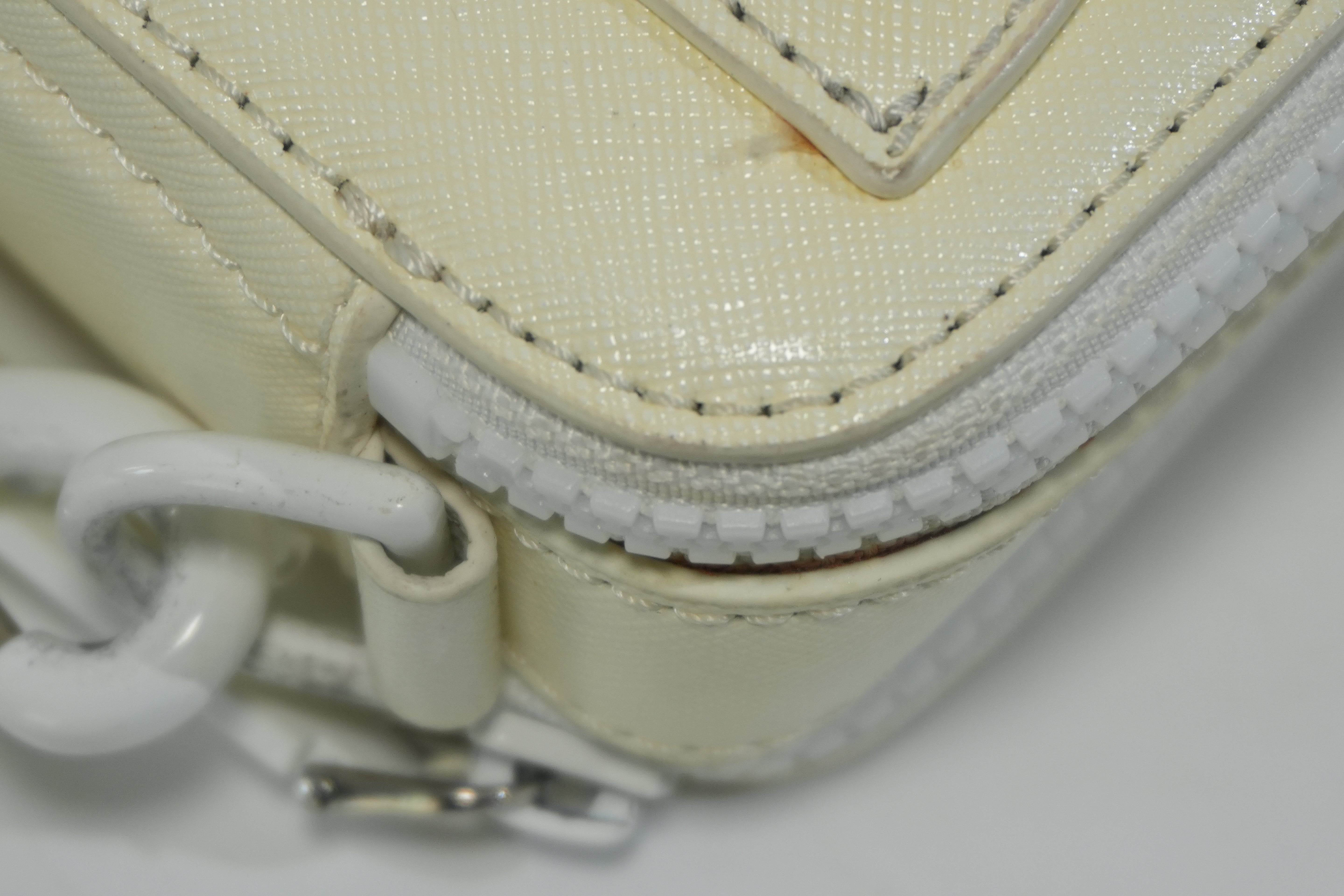 Pre-owned Marc Jacobs Snapchot Shoulder Bag White