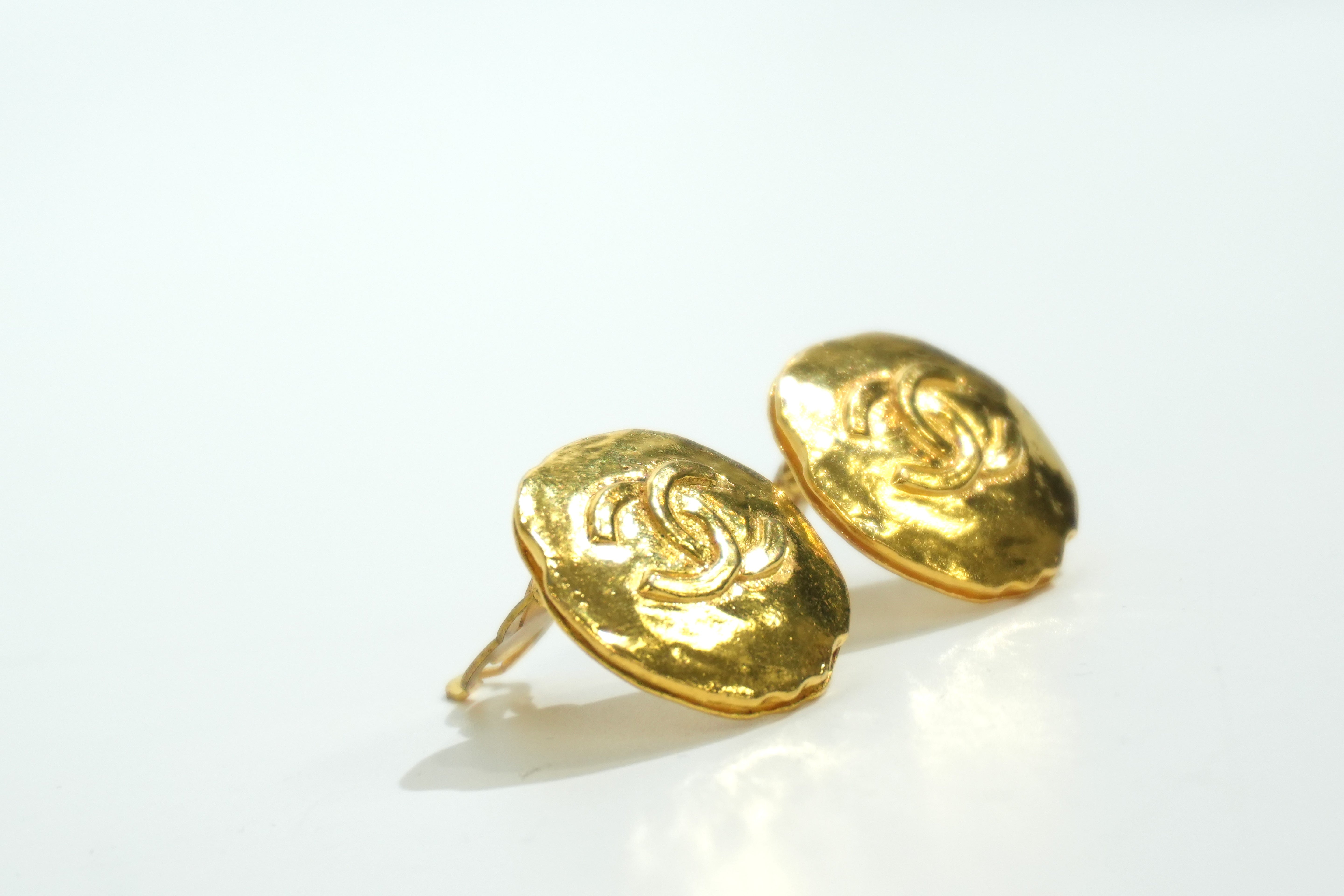 Pre-owned Chanel Steel Fashion Clip on Earrings Gold