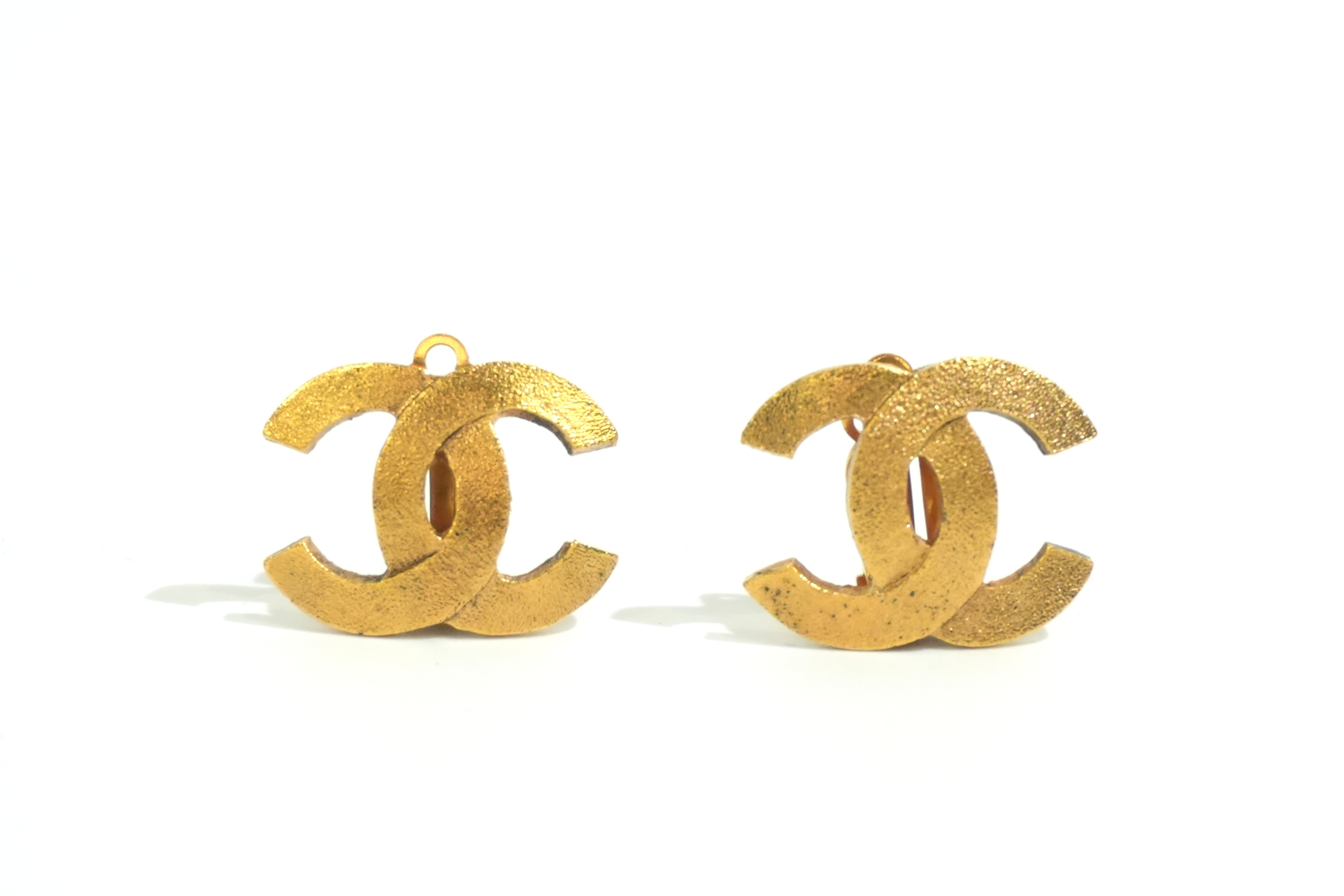 Pre-owned Chanel Steel Fashion Clip on CC Earrings Gold