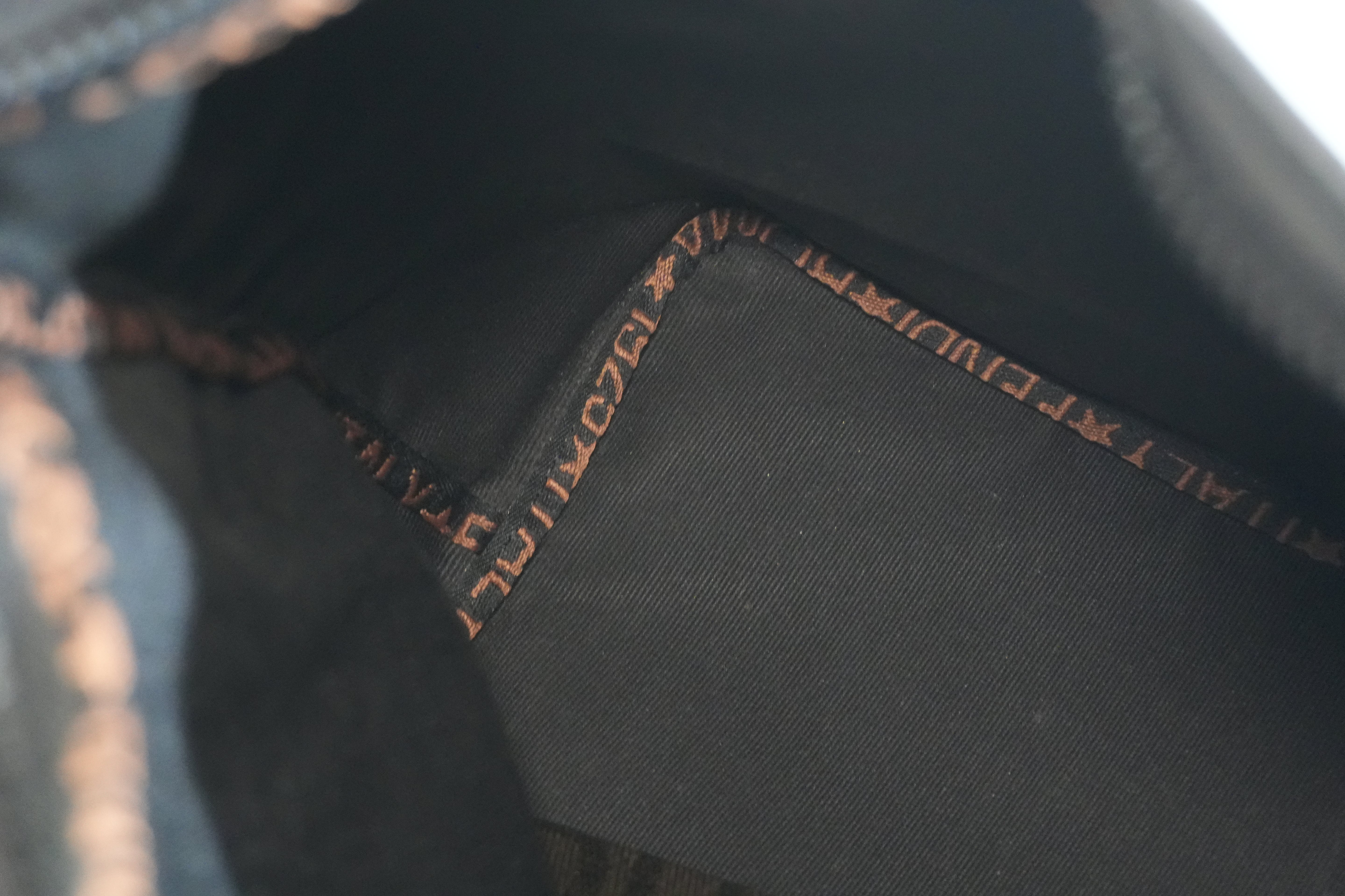 Per-owned Fendi Handbag Black